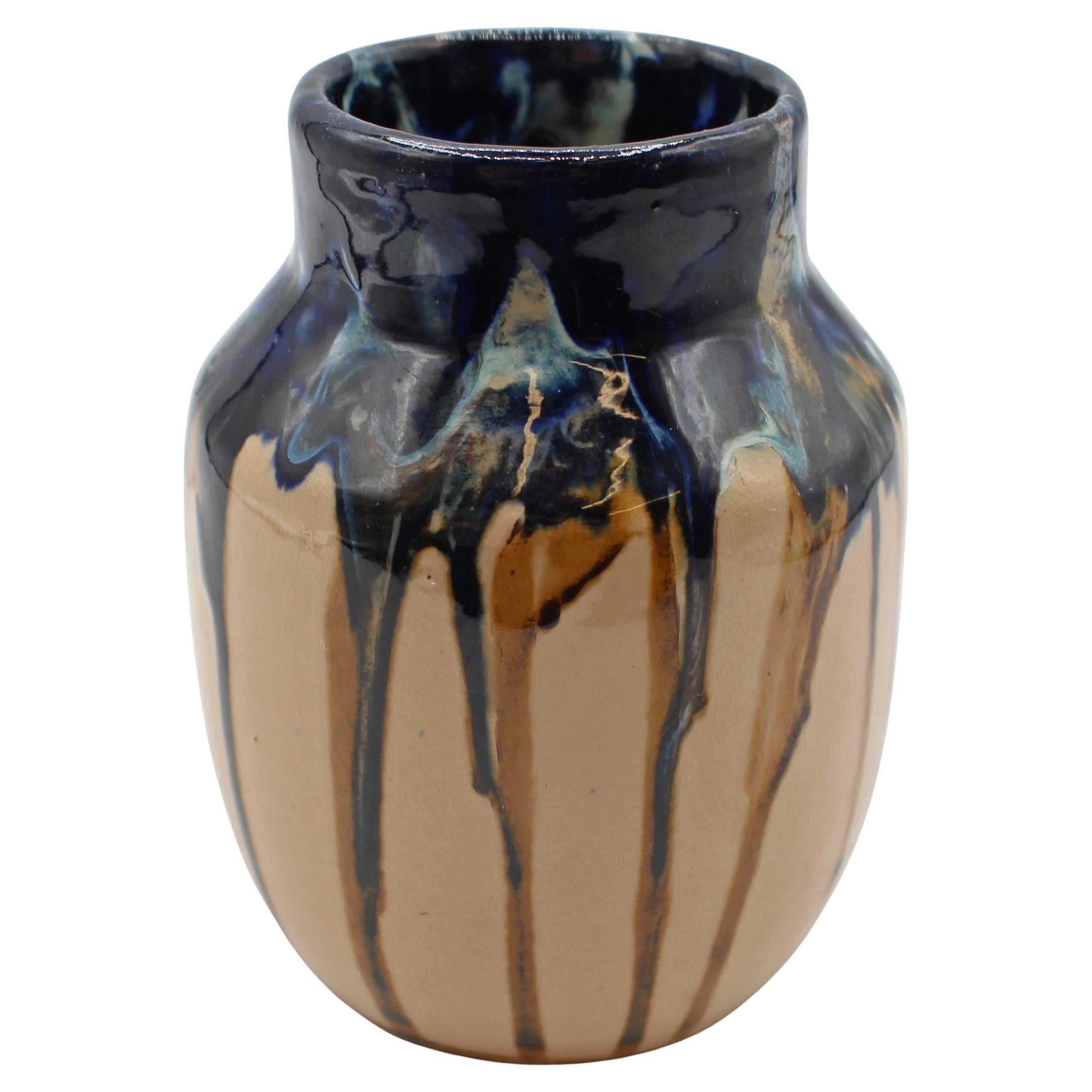 Post-1921 Marked American Small Zane Pottery Drip Glazed Vase en venta