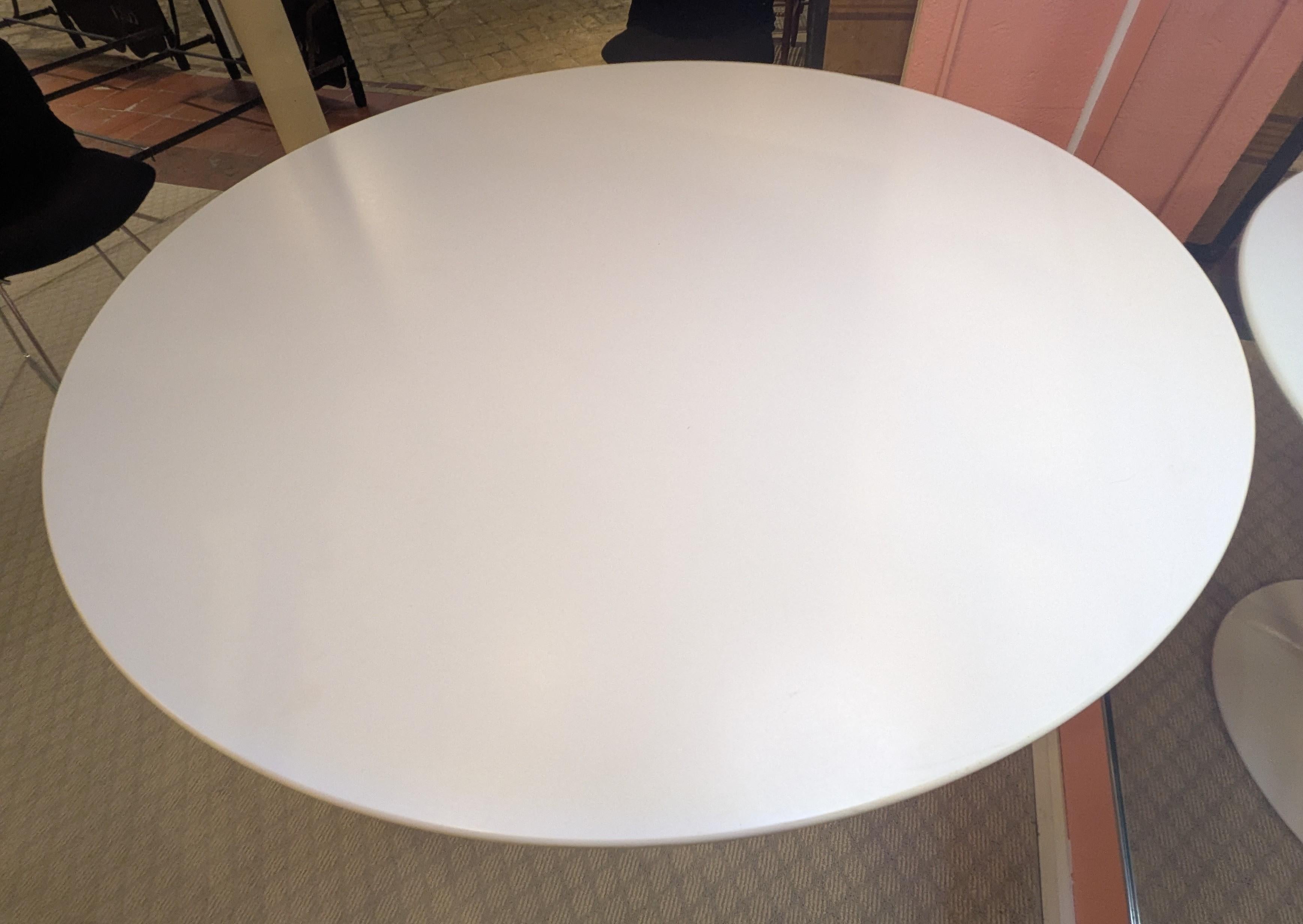 Contemporary Post-1990s Tulip Dining Table Designed by Eero Saarinen for Knoll For Sale