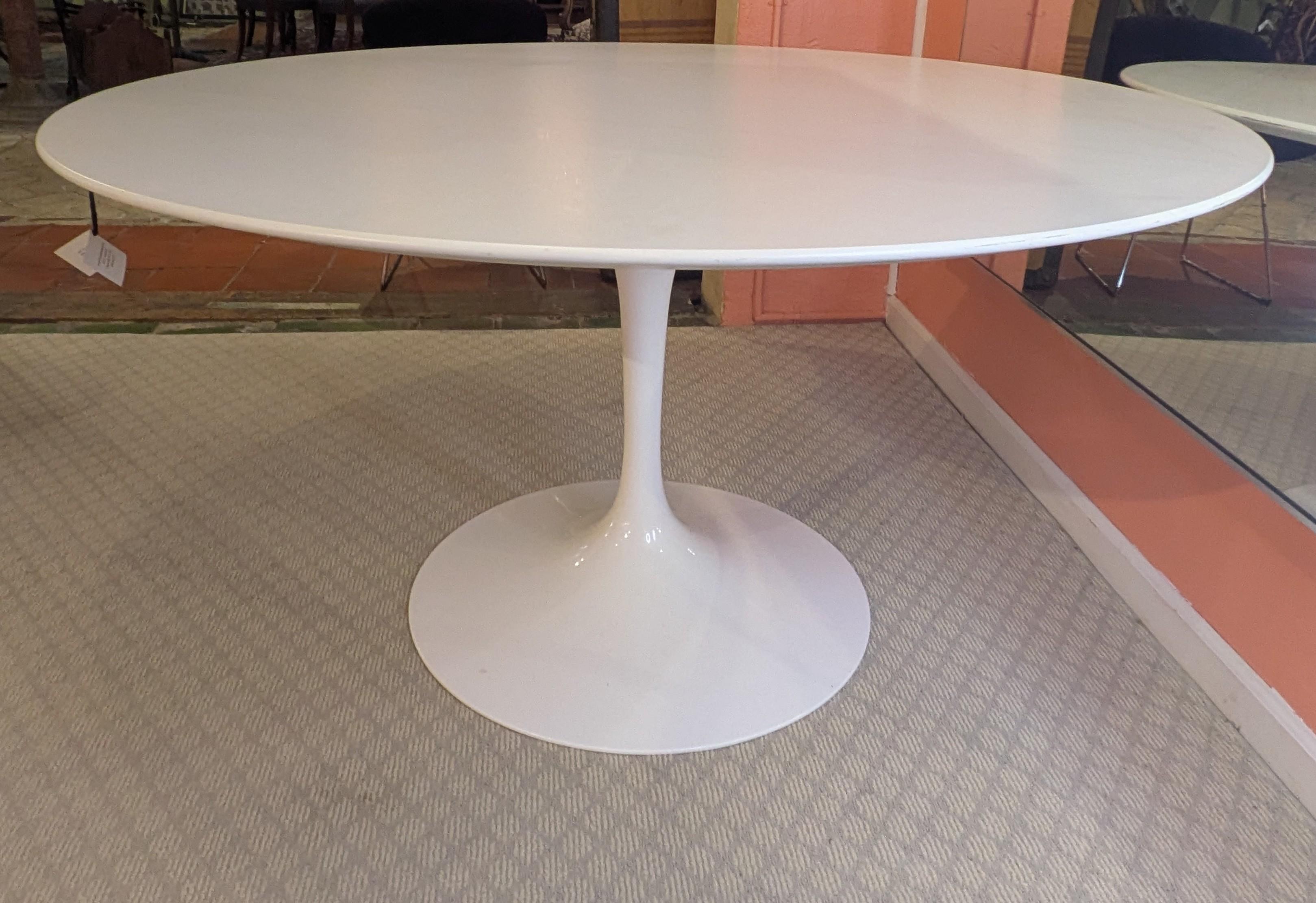 Post-1990s Tulip Dining Table Designed by Eero Saarinen for Knoll For Sale 2