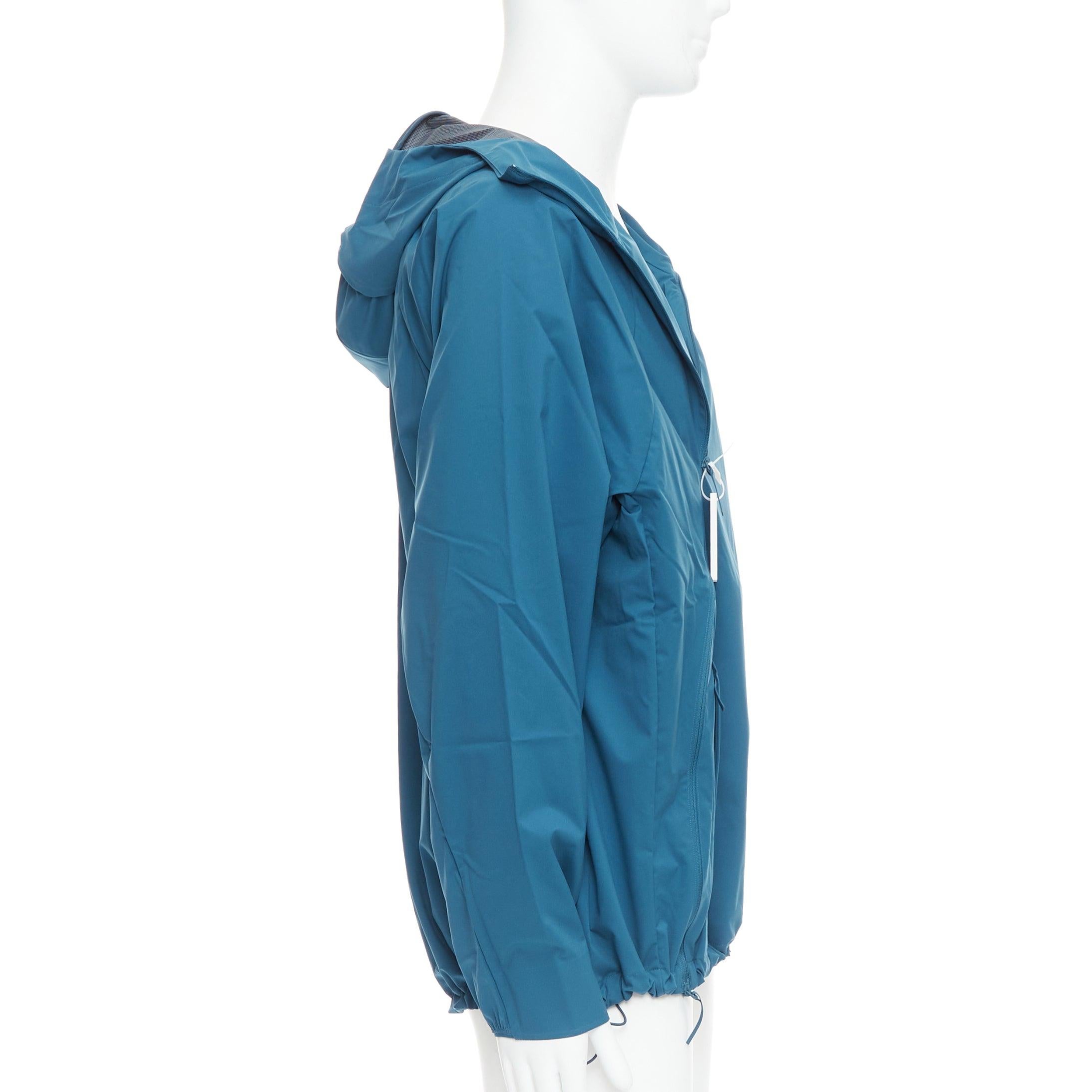 Veste à fermeture éclair latérale bleu sarcelle Technical Center ARCHIVE FACTION 6.0 Neuf - En vente à Hong Kong, NT