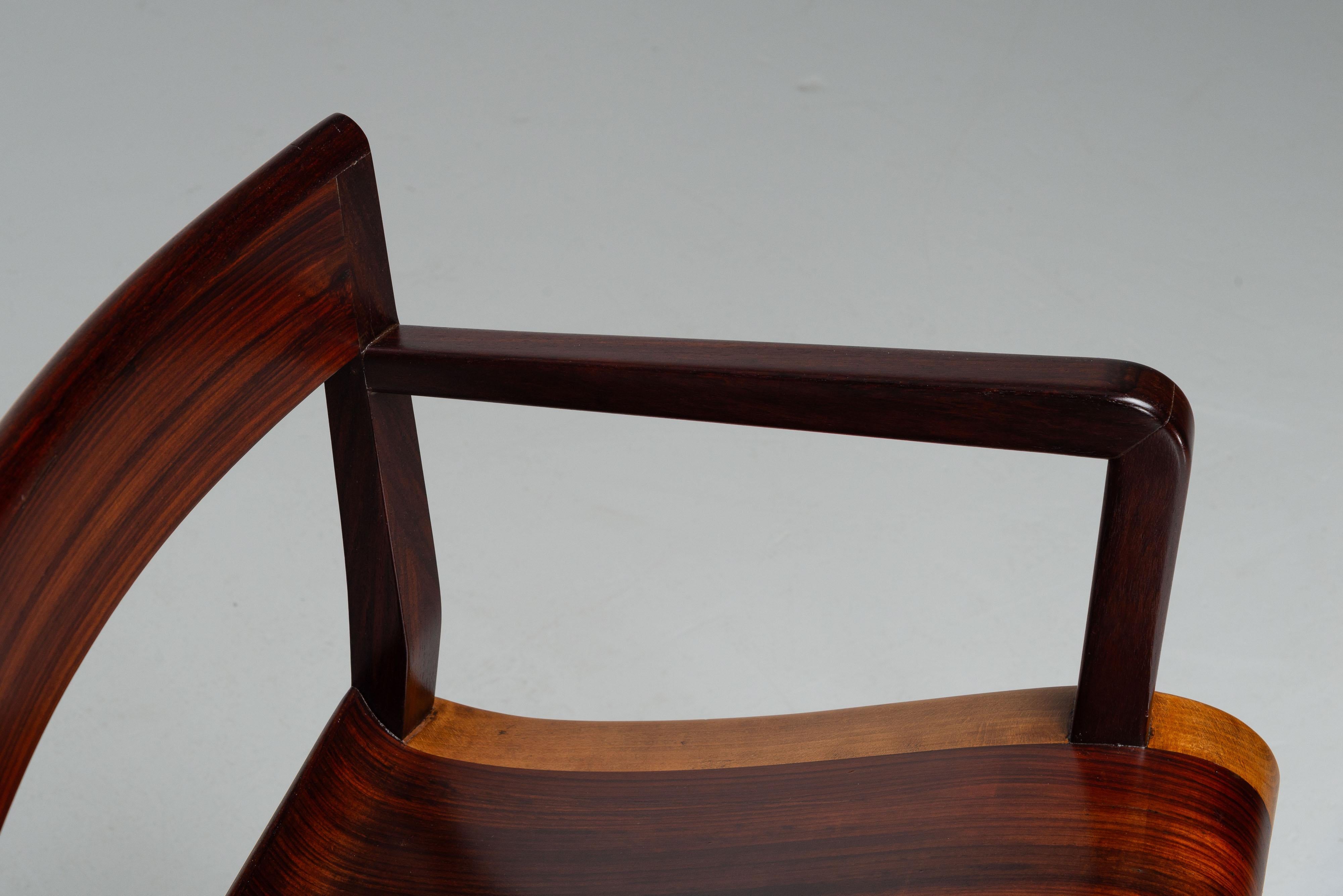 Milieu du XXe siècle Post Art Nouveau sculptural armchairs made in Italy 1950s en vente