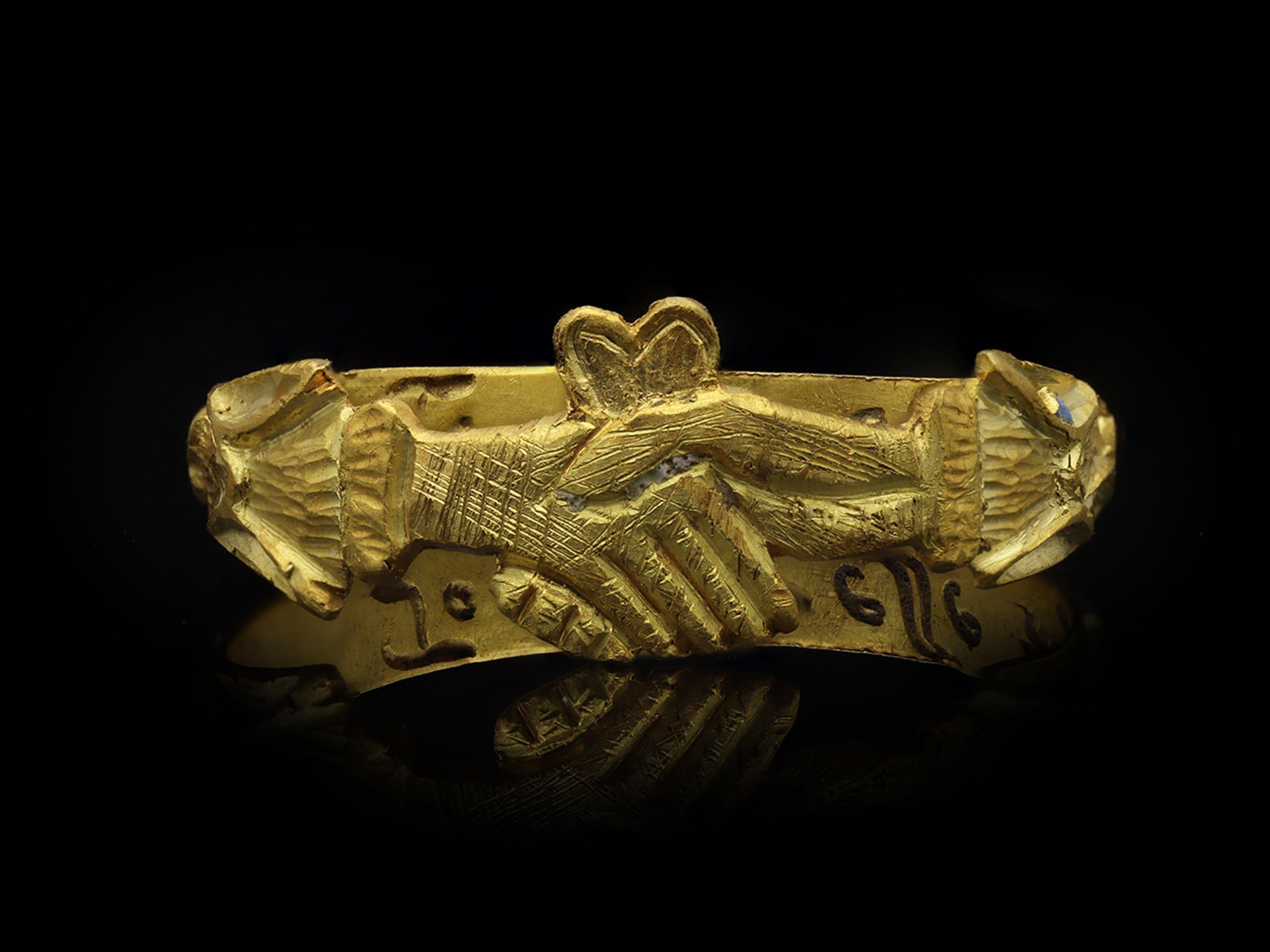Post Medieval fede ring with posy, circa 1650-1720 For Sale 3