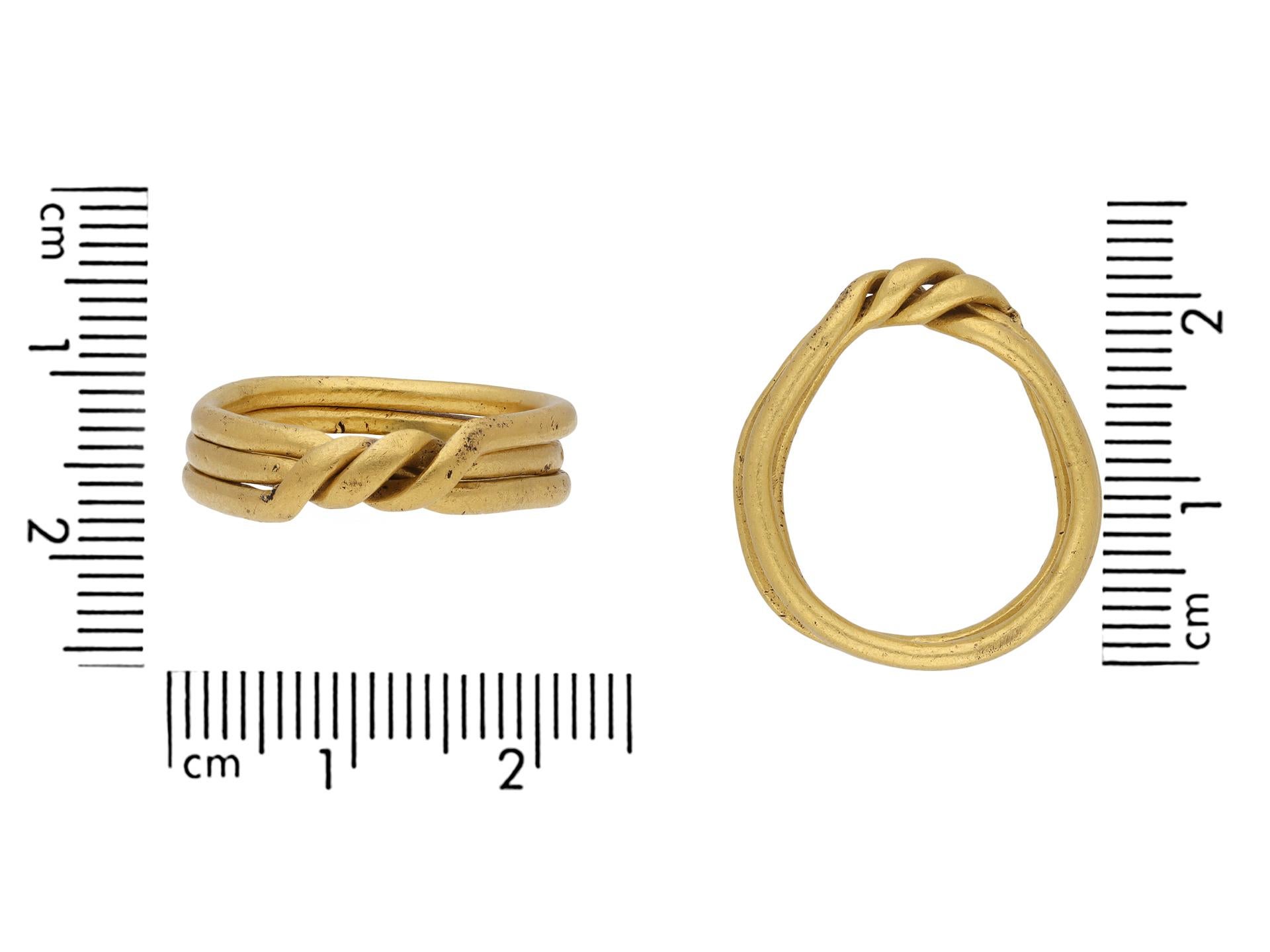 Post Medieval Gold Puzzle Ring, circa 1650-1700 In Good Condition For Sale In London, GB