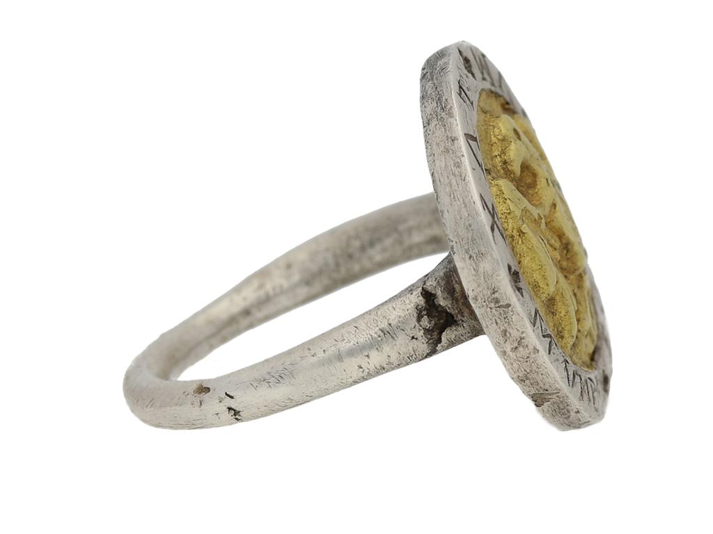 Post Medieval 'I AM THE LIGHT OF THE WORLD' ring with eagle, circa 17th century In Good Condition For Sale In London, GB