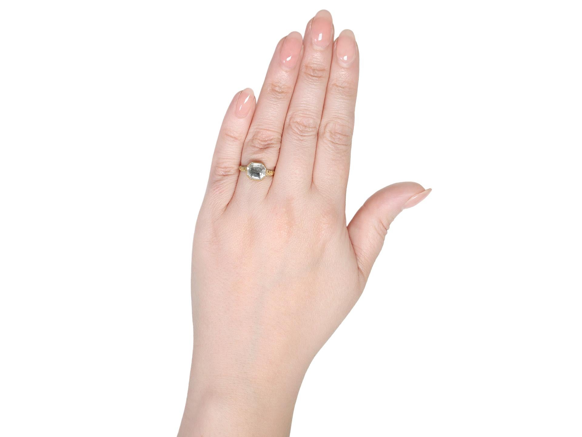 Ottagono Anello in cristallo di rocca post-medievale, 1680-1720 circa. in vendita