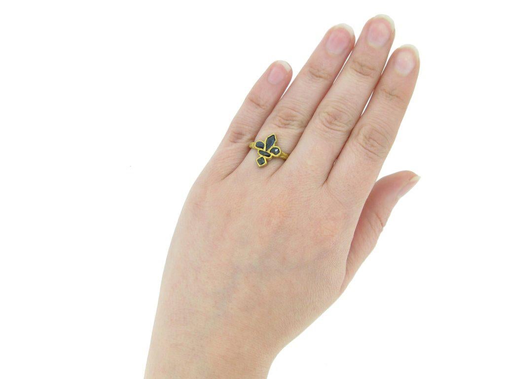 Anello post-medievale con fiore di zaffiro in oro, circa 16° secolo in vendita 2