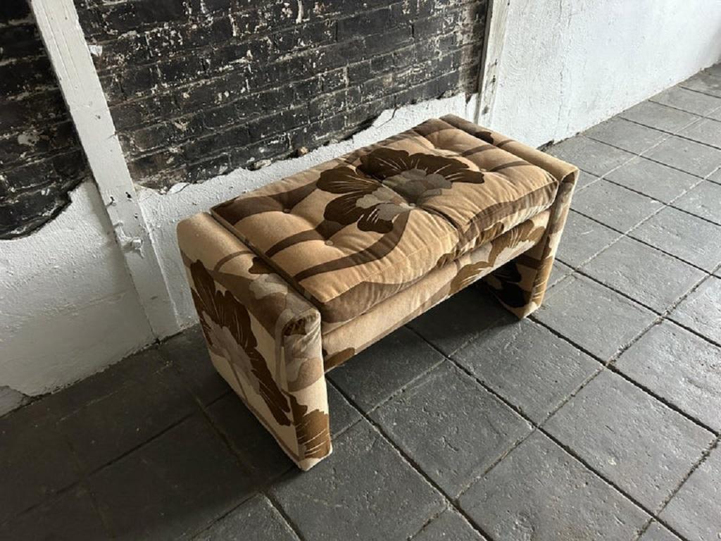 Americano Panca Parsons post-moderna degli anni '70, marrone, marrone e floreale, in stile Milo Baughman in vendita