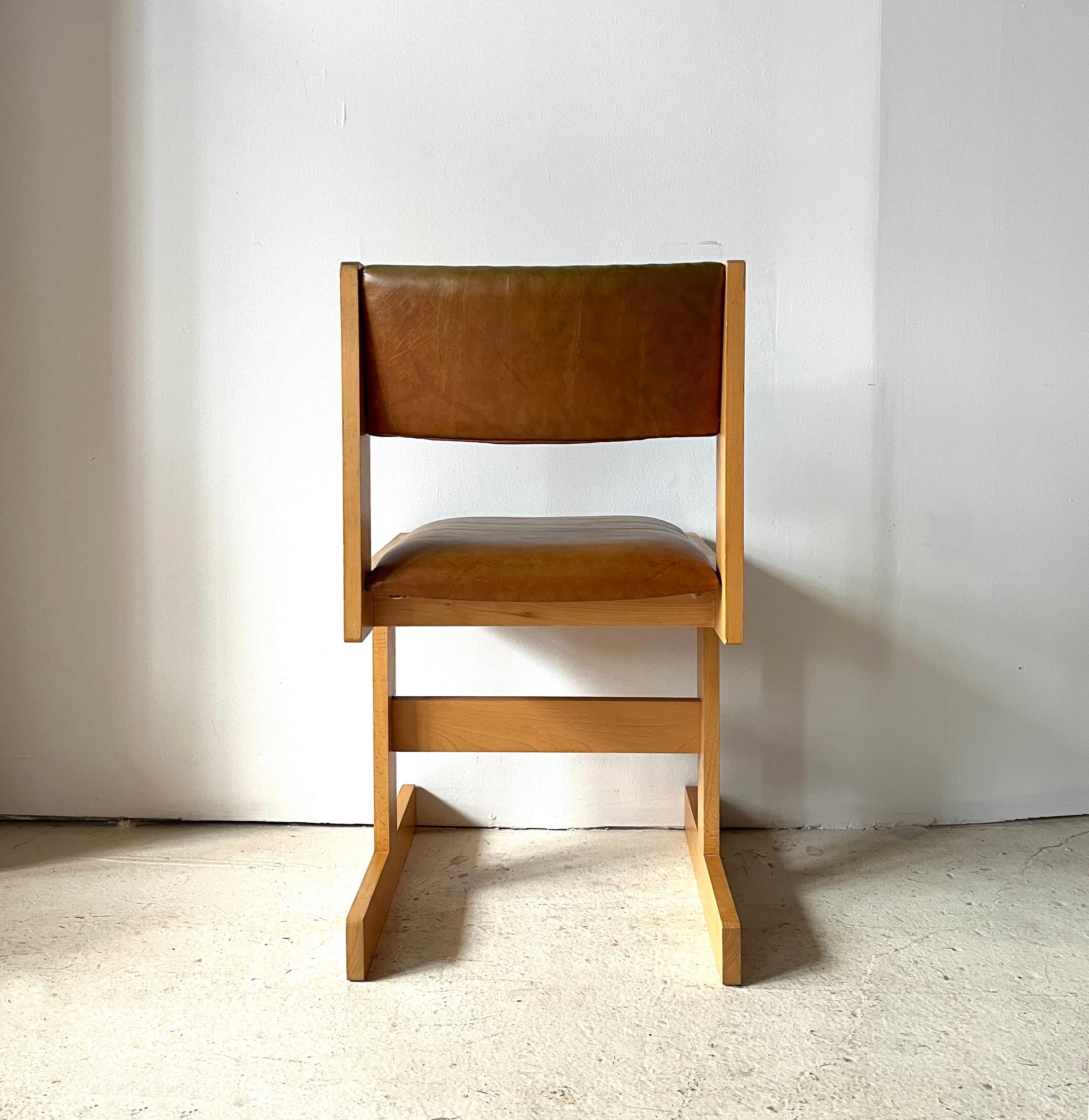 Américain Chaise de bureau postmoderne en bois des années 1970 par Chatham County Furniture, High Point en vente