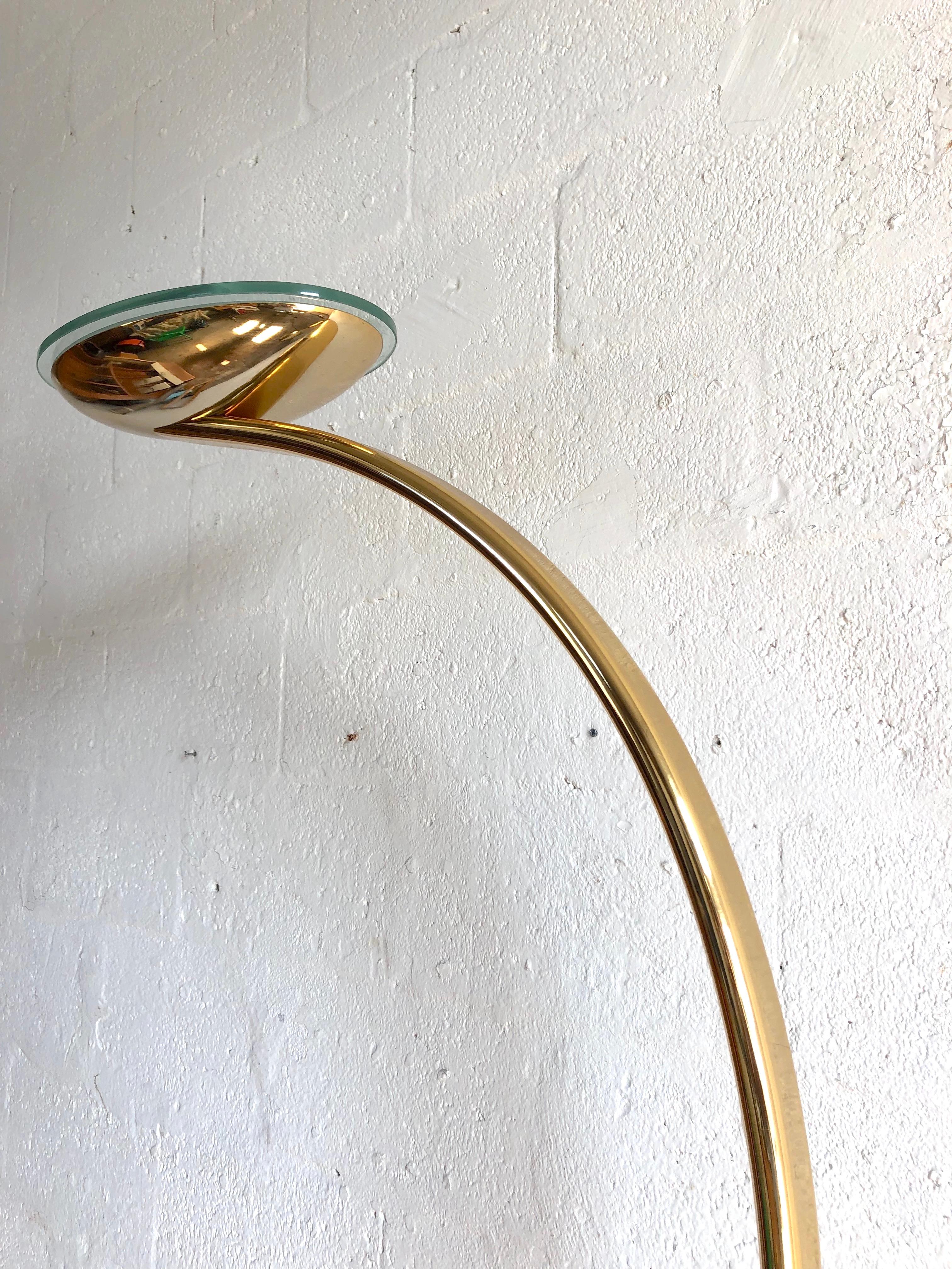 Post Modern 1980s Art Deco Revival Halogen Brass Floor Lamp In Good Condition For Sale In Miami, FL