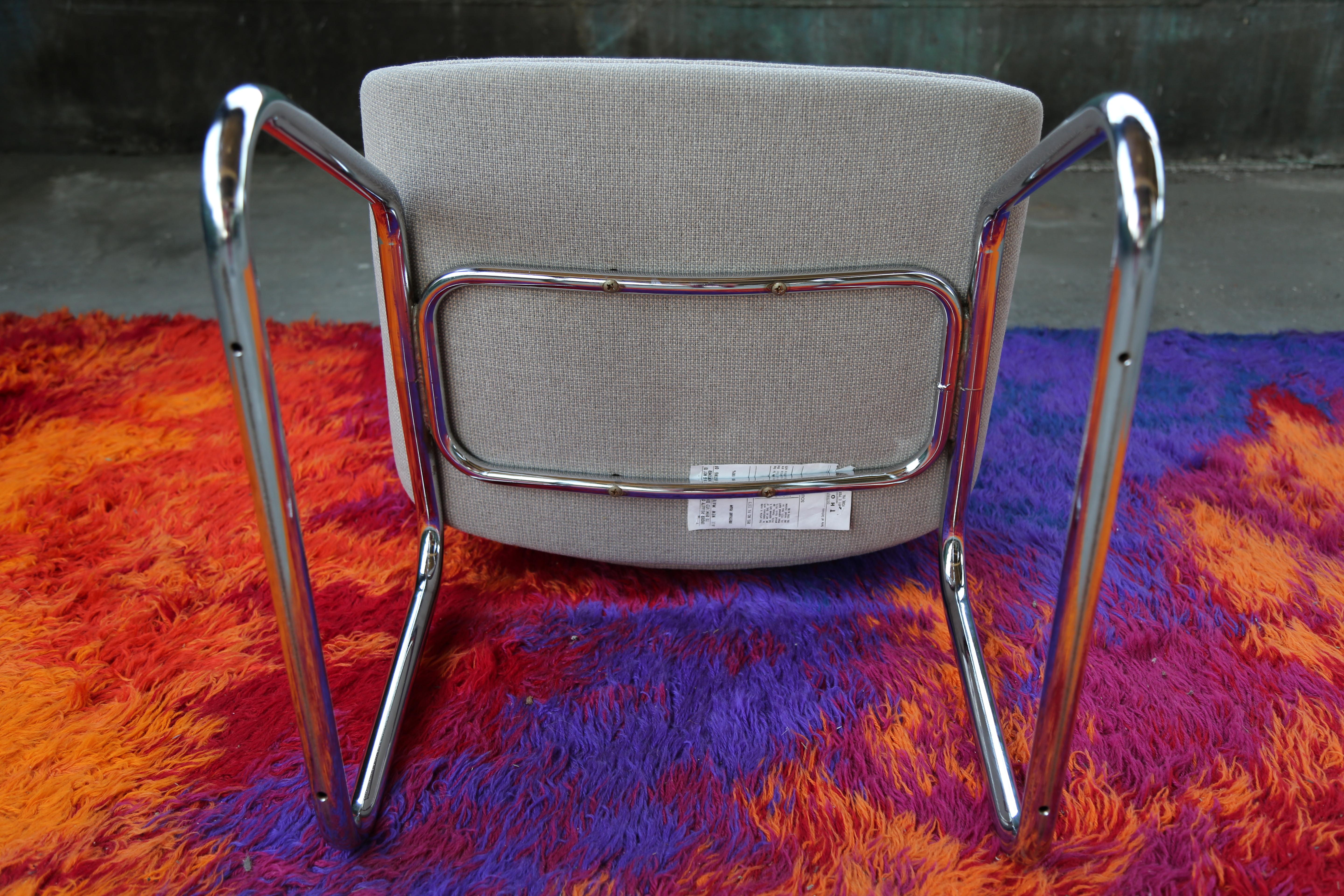 Post-Modern 1980s Cream Chrome Thonet Lounge Chair For Sale 2