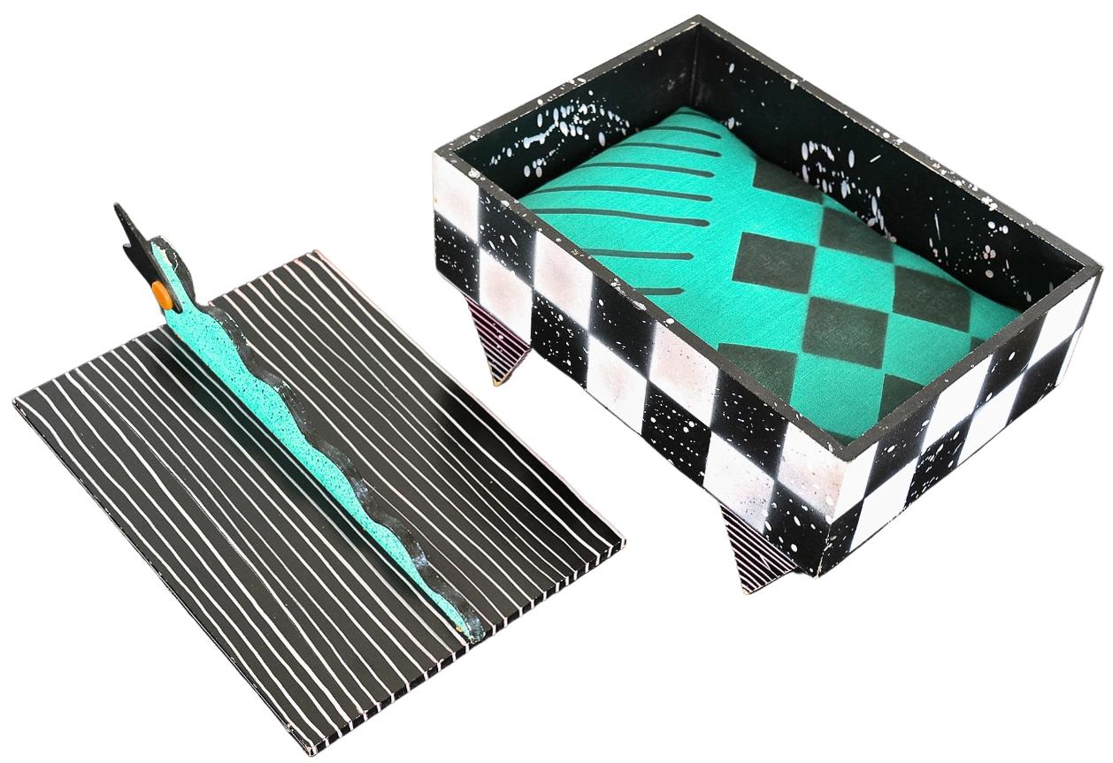 Post Modern 1980s Handmade Lacquered Box by Hollis Fingold, Signed For Sale 2