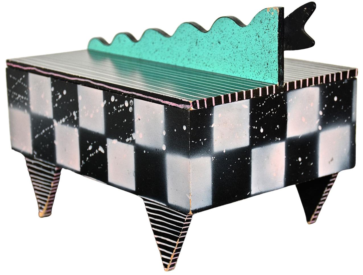Hand-Crafted Post Modern 1980s Handmade Lacquered Box by Hollis Fingold, Signed For Sale