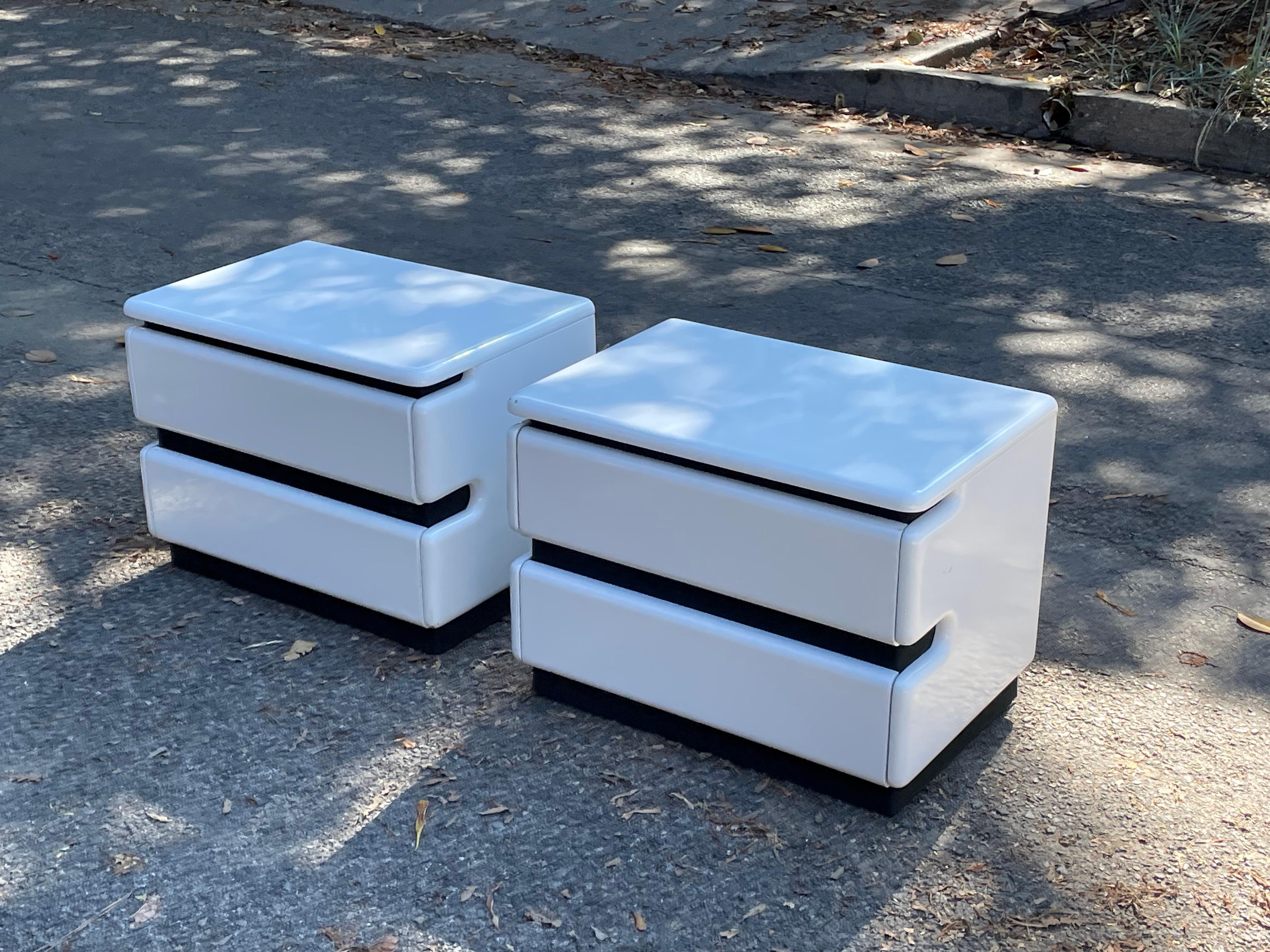 Post-Modern 1980s Lacquered White Nightstands by Roger Rougier In Good Condition In Los Angeles, CA