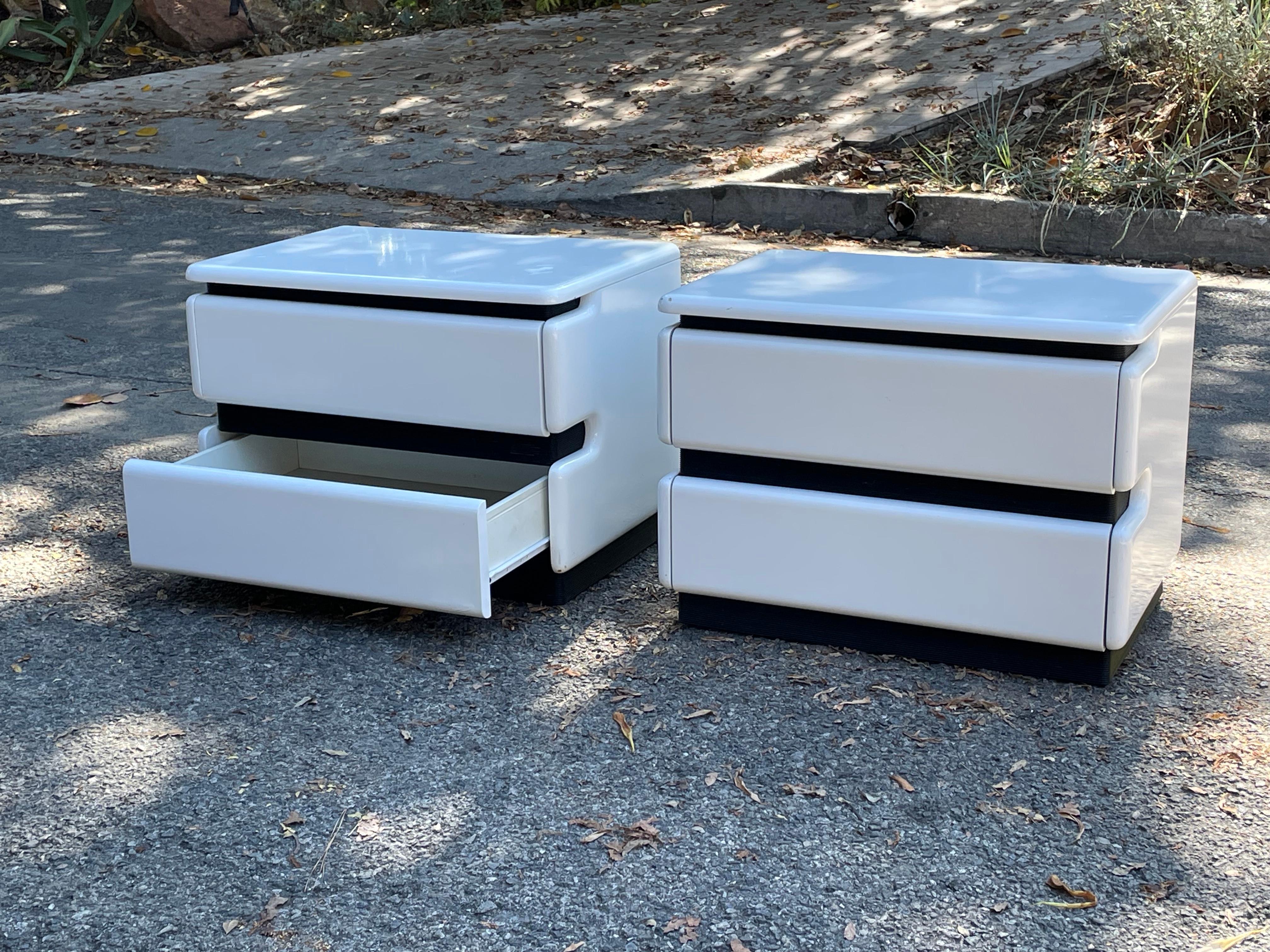 Late 20th Century Post-Modern 1980s Lacquered White Nightstands by Roger Rougier