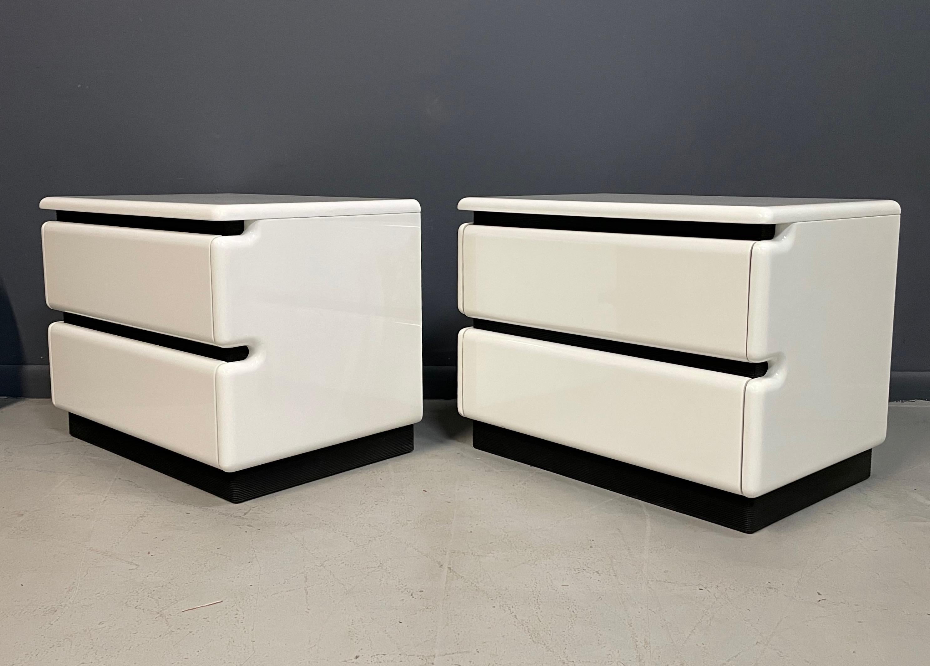 Post-Modern 1980s Lacquered White Nightstands W/Rubber Accents by Roger Rougier In Good Condition In Philadelphia, PA