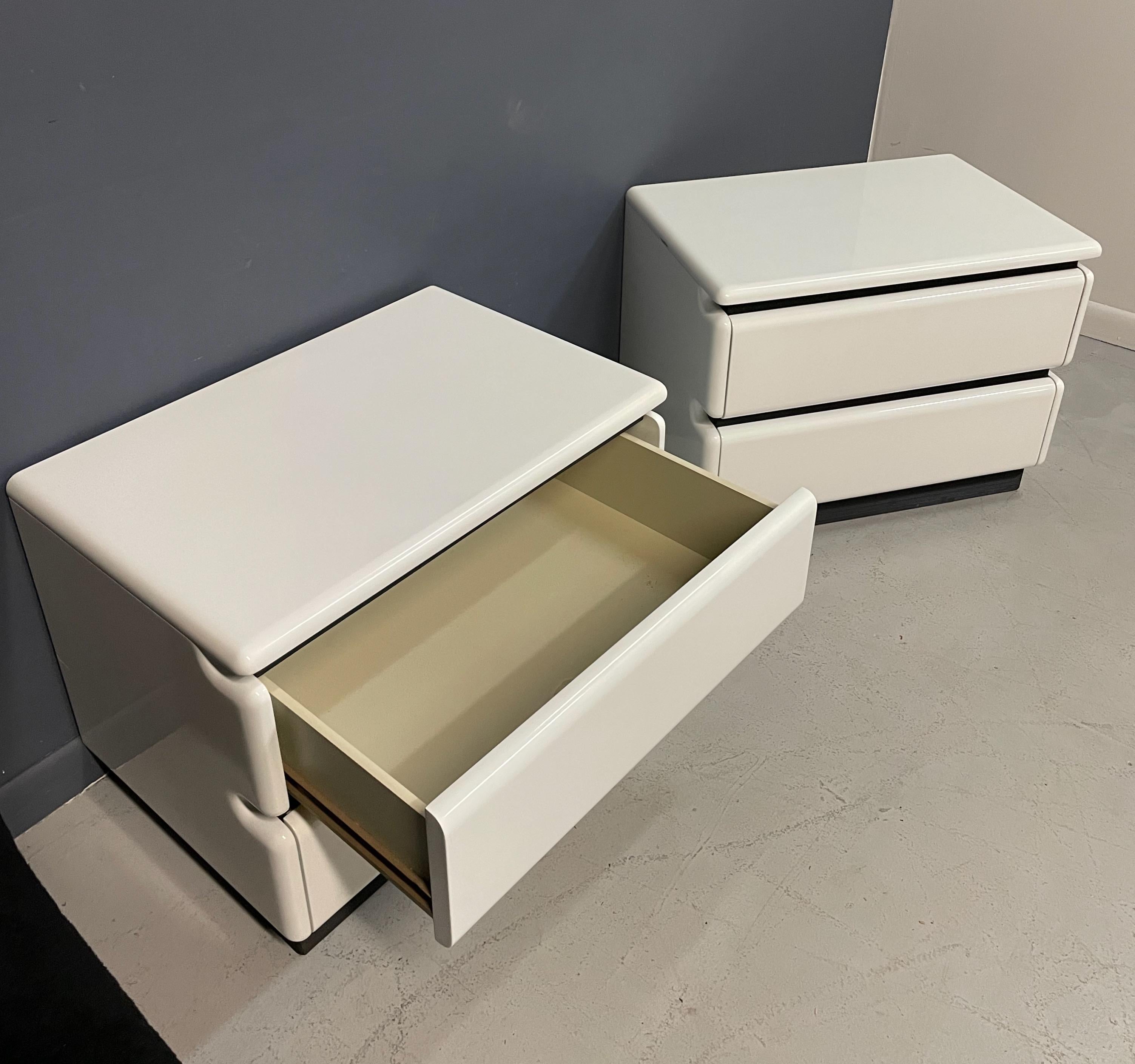 20th Century Post-Modern 1980s Lacquered White Nightstands W/Rubber Accents by Roger Rougier