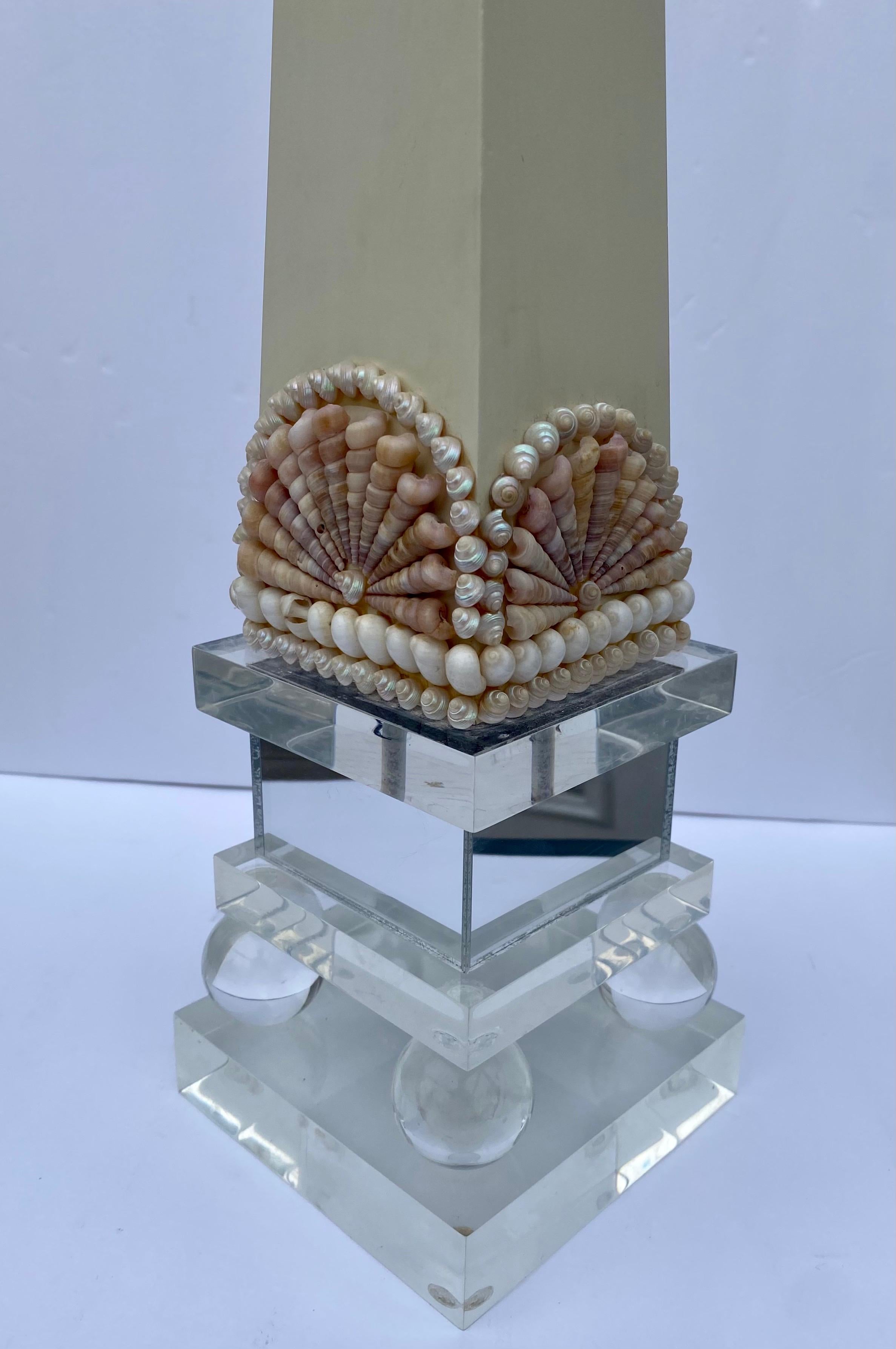 Post Modern 1980s Lucite Shell Seashell Mirror Lacquer Obelisk Table Sculpture In Good Condition For Sale In Lambertville, NJ