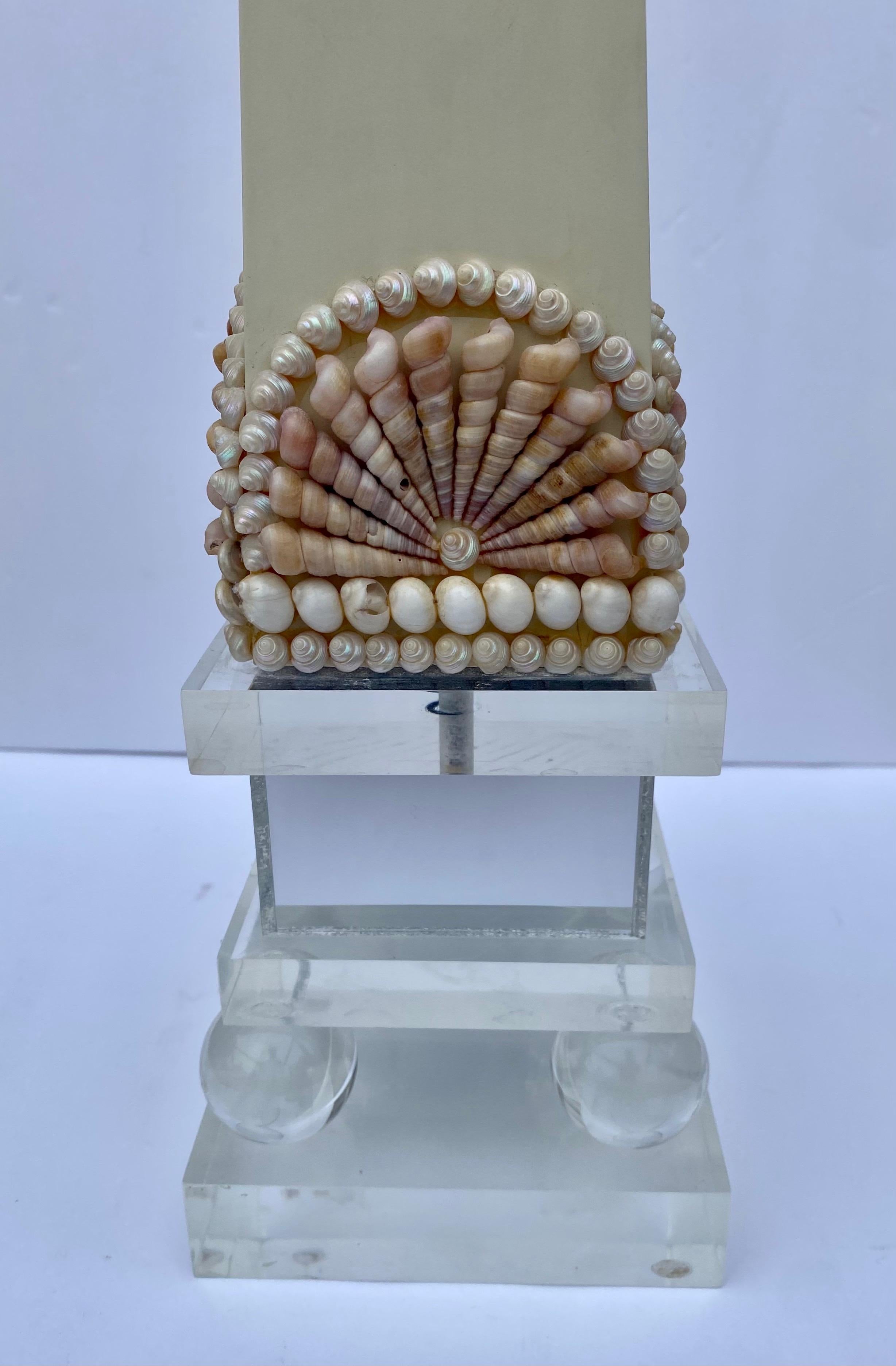 Post Modern 1980s Lucite Shell Seashell Mirror Lacquer Obelisk Table Sculpture For Sale 1