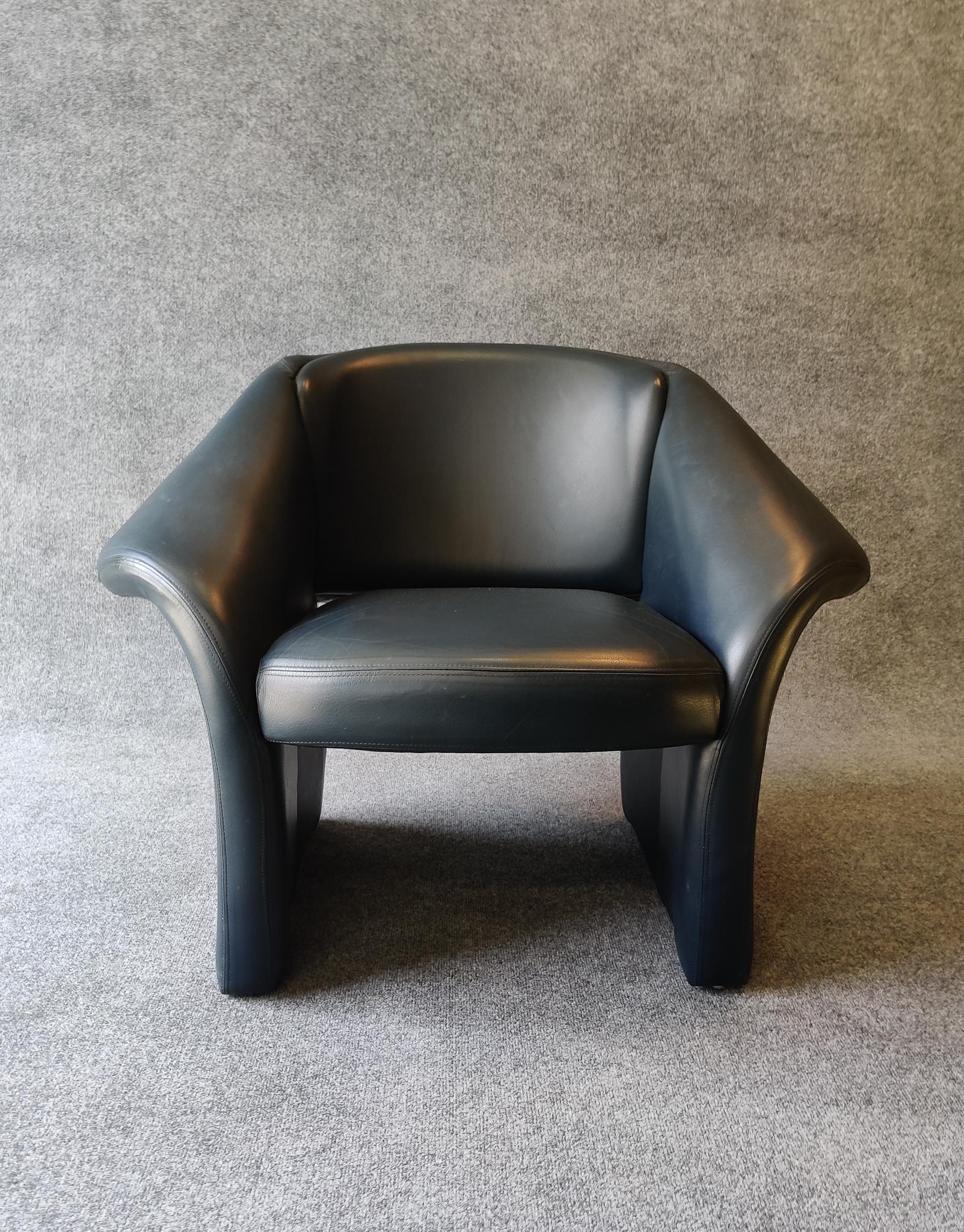 Post-Modern 1980s, Sculptural Dark Blue Leather Lounge Chair Pierre Paulin Style In Good Condition For Sale In Philadelphia, PA
