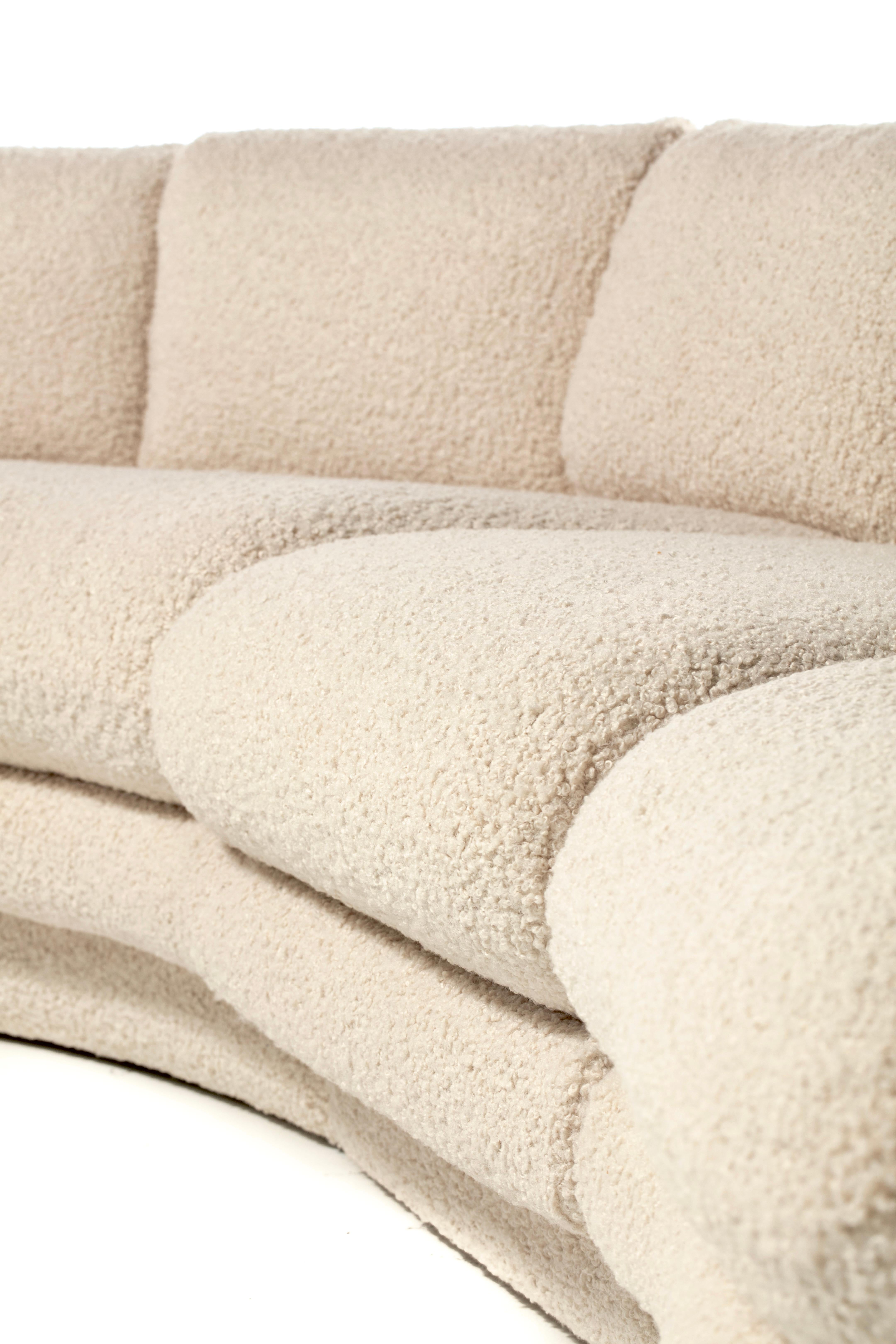 Sofá seccional Post Modern 1990s Preview en Bouclé blanco marfil afelpado en venta 5