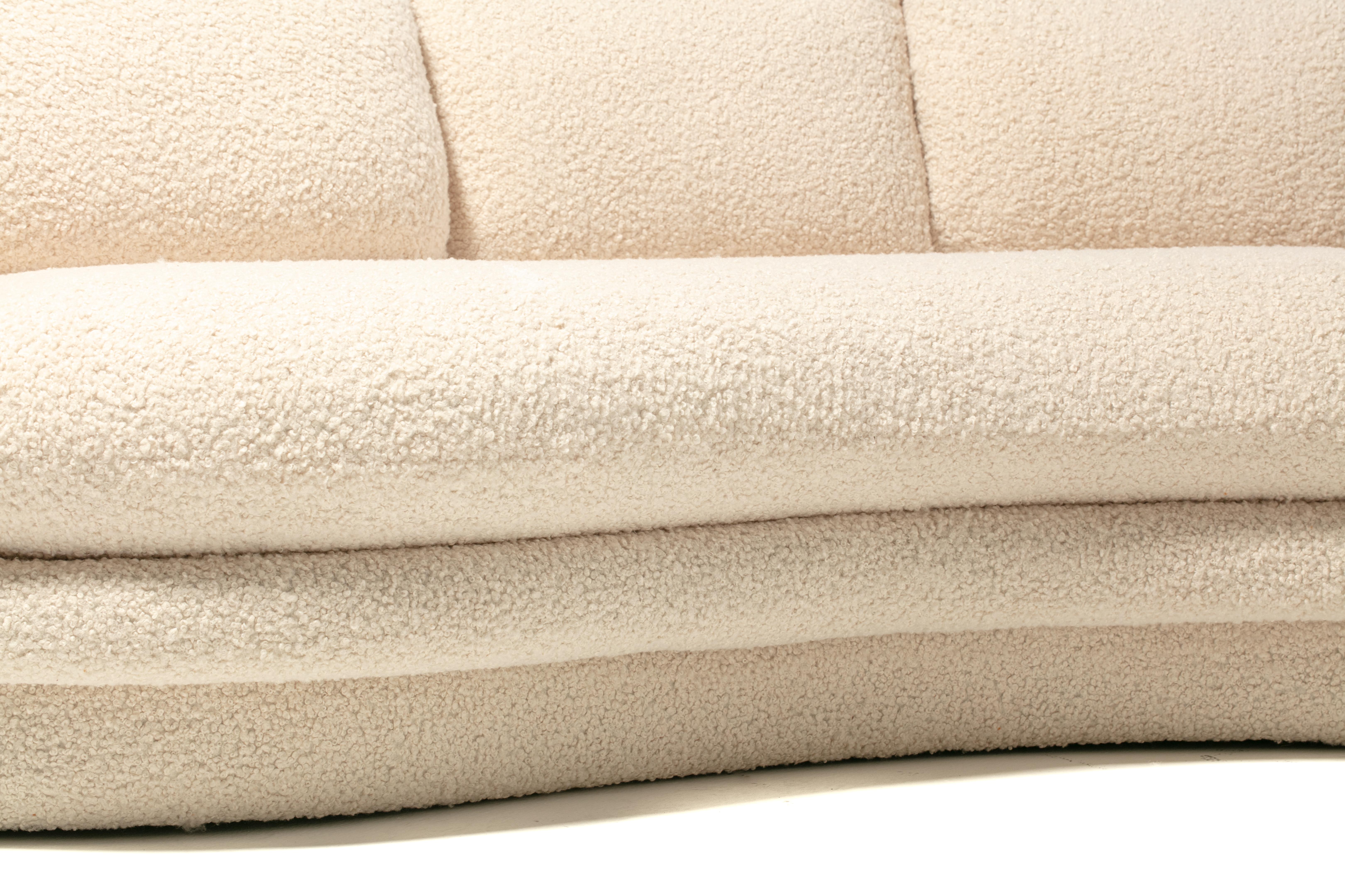 Sofá seccional Post Modern 1990s Preview en Bouclé blanco marfil afelpado Posmoderno en venta