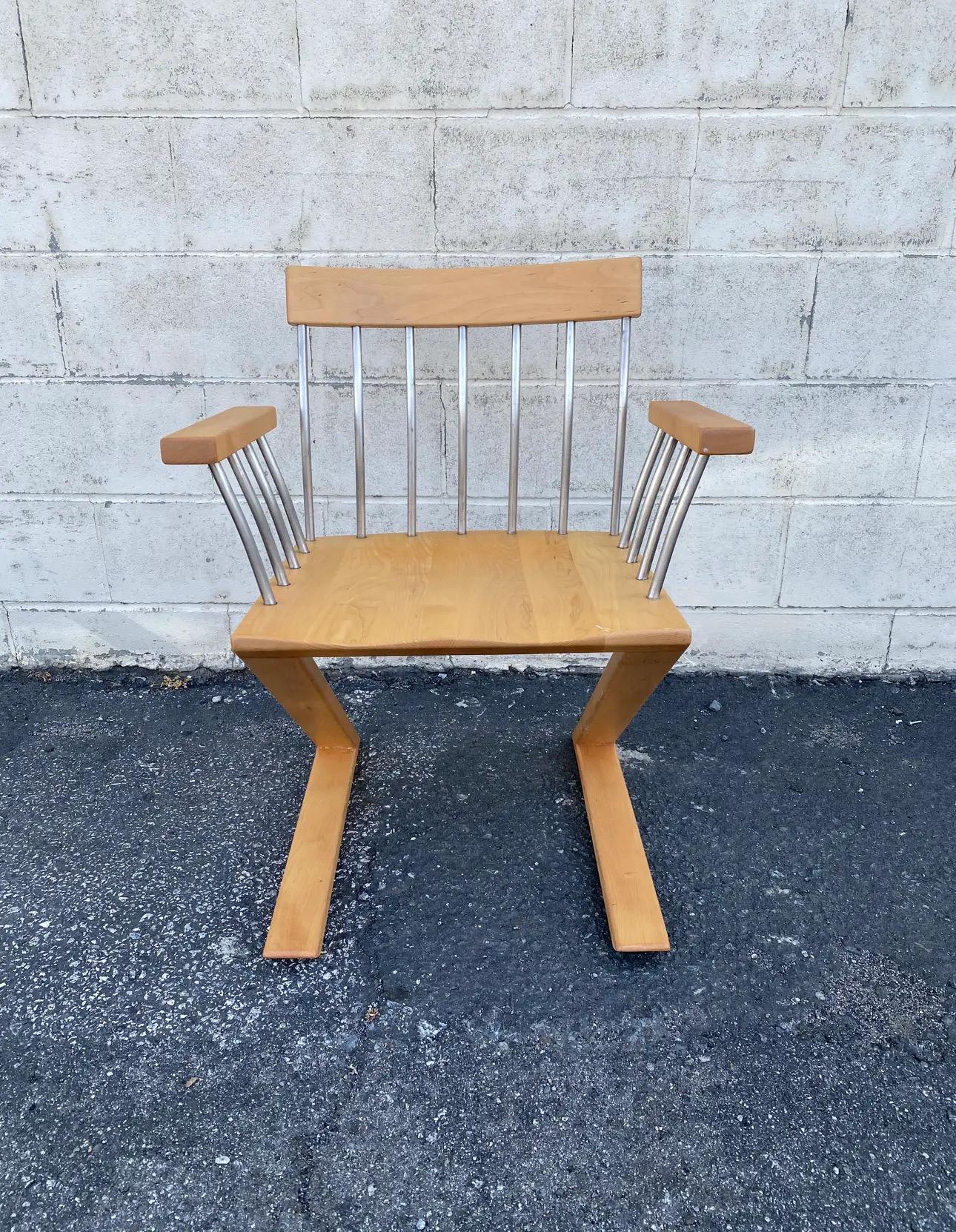 Rare 1990s Modern Cantilever Z-Frame Chair – Wood & Aluminum Statement Piece

Upgrade your space with this striking modern cantilever chair, a true testament to 1990s contemporary design. This eye-catching piece combines warm natural wood with sleek