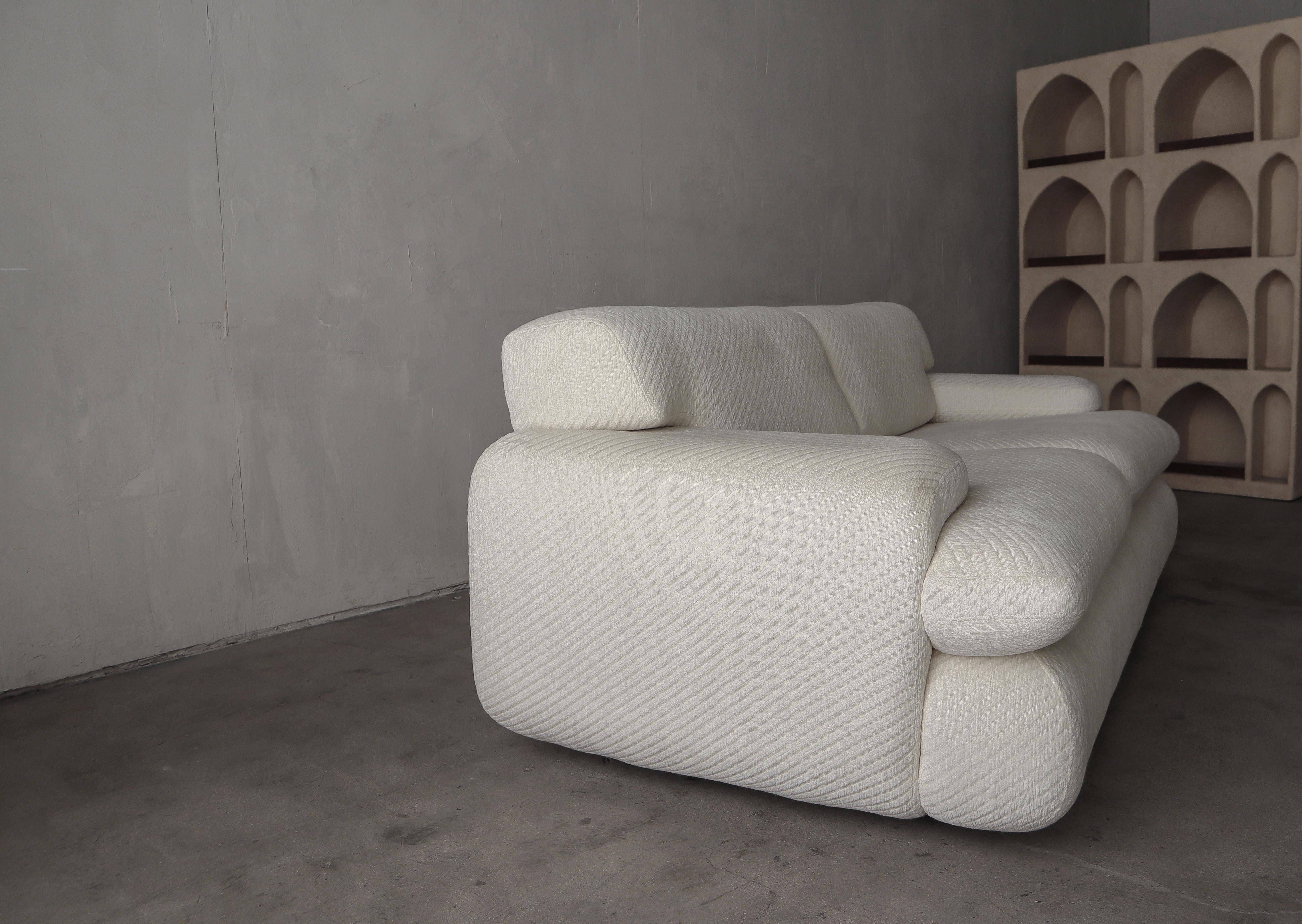 20th Century Post Modern 2 Seat Sofa by Vladimir Kagan for Preview For Sale