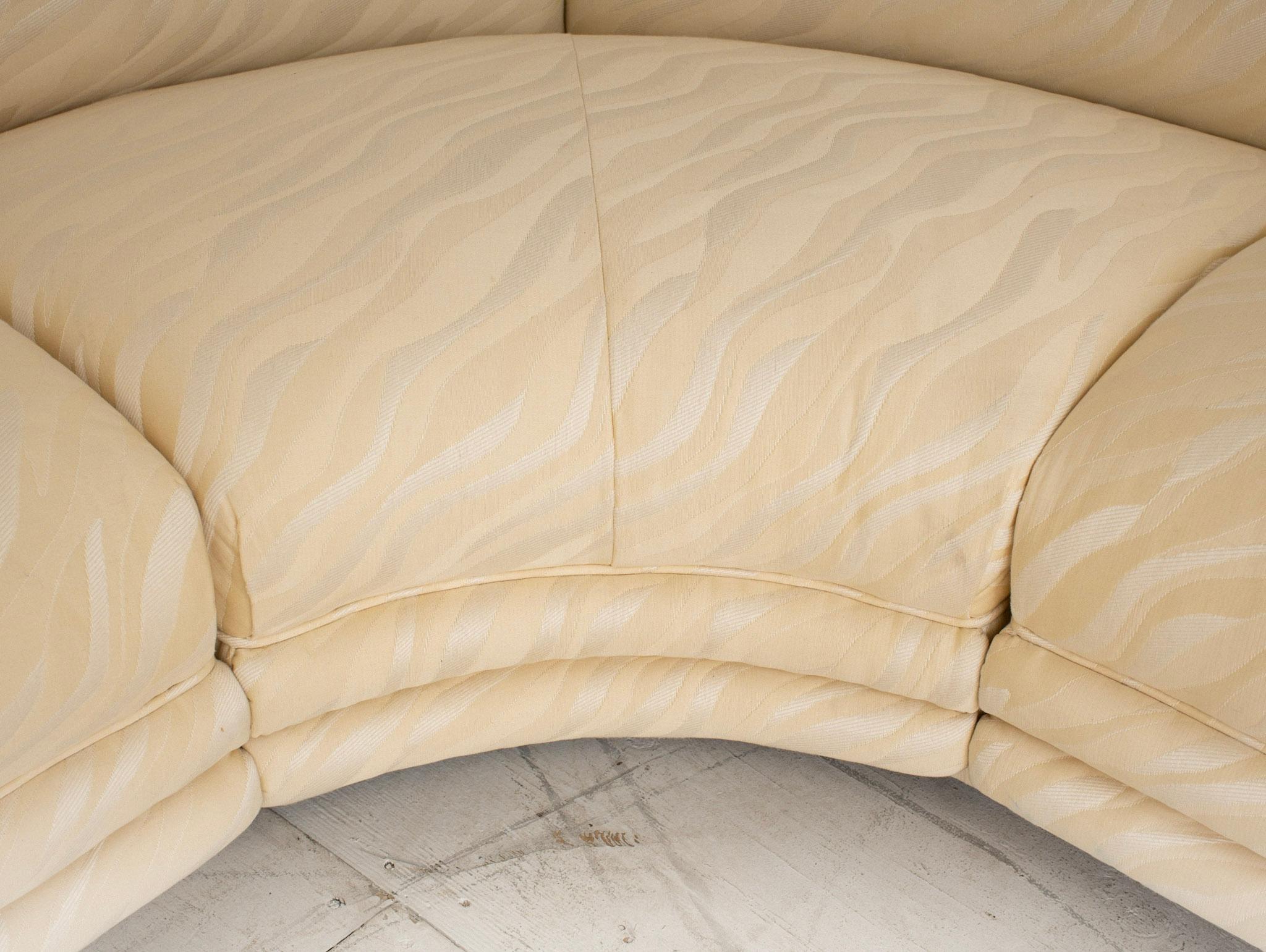 Post Modern 5 Piece Bernhardt Sectional in Cream Jacquard Upholstery In Good Condition In Brooklyn, NY