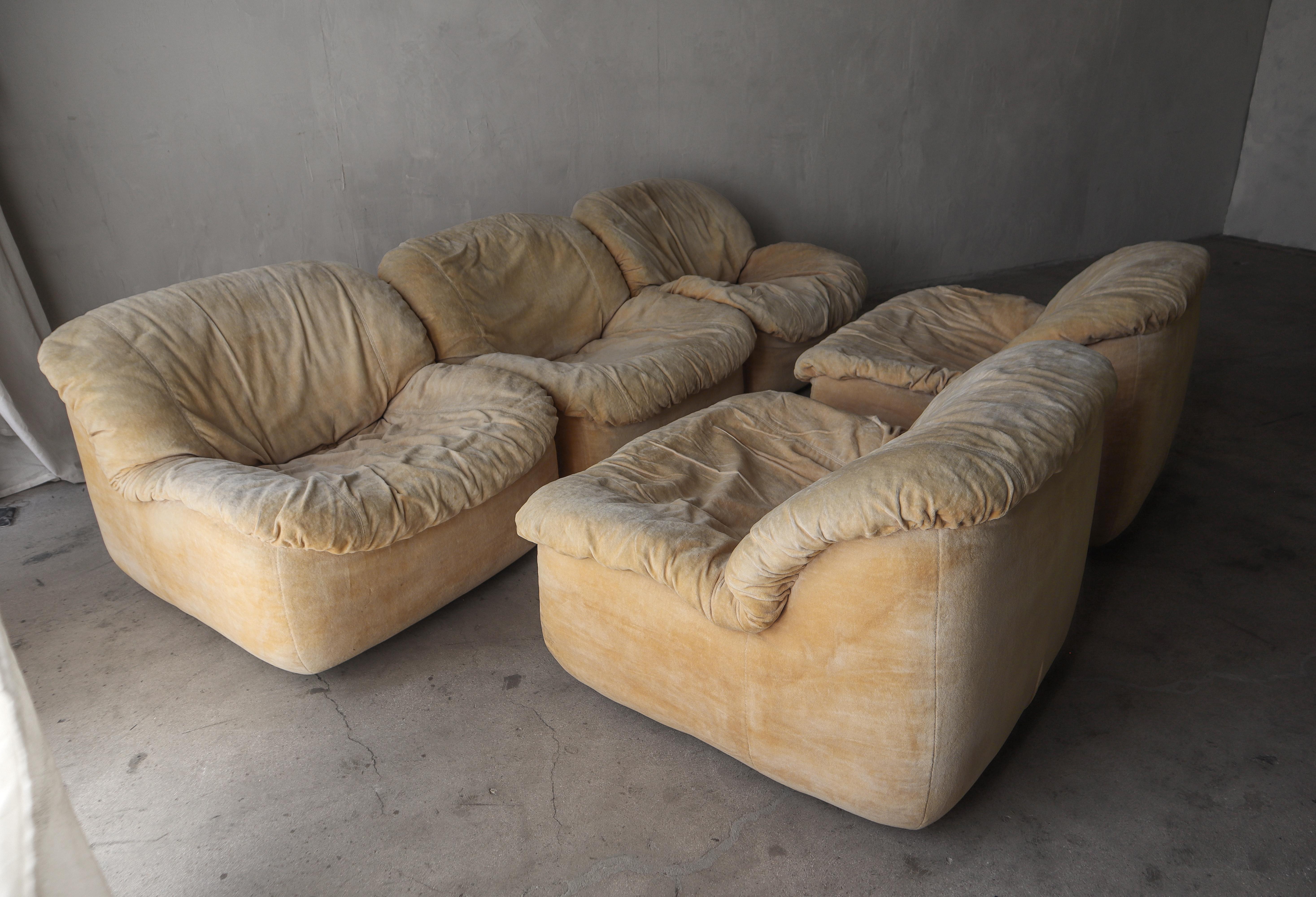 Modulares 5teiliges Postmodernes Sofa mit Rundhalsausschnitt im Zustand „Relativ gut“ im Angebot in Las Vegas, NV