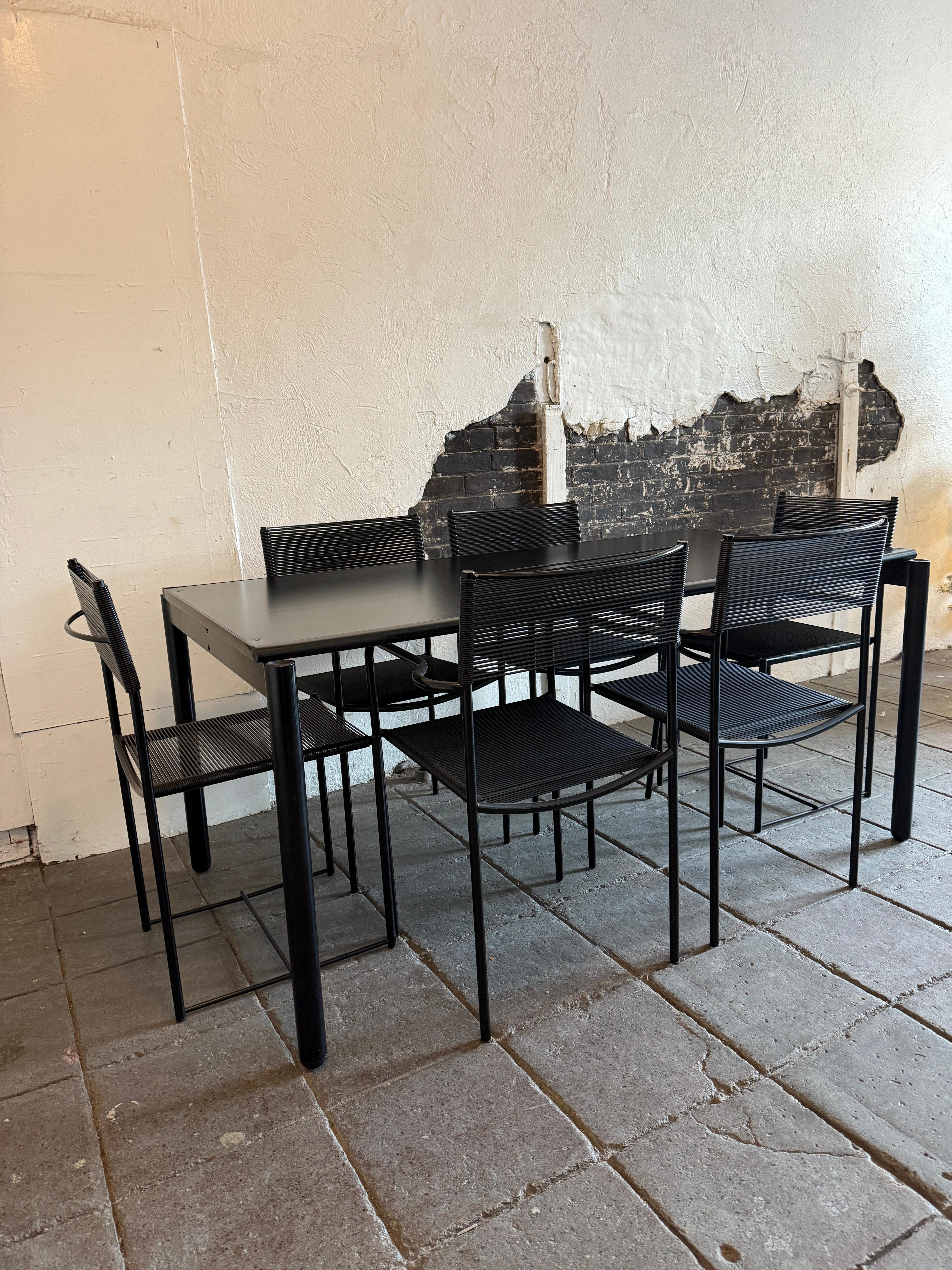 Post modern 6 Black Spaghetti Patio chairs & table set by Giandomenico Belotti For Sale 2