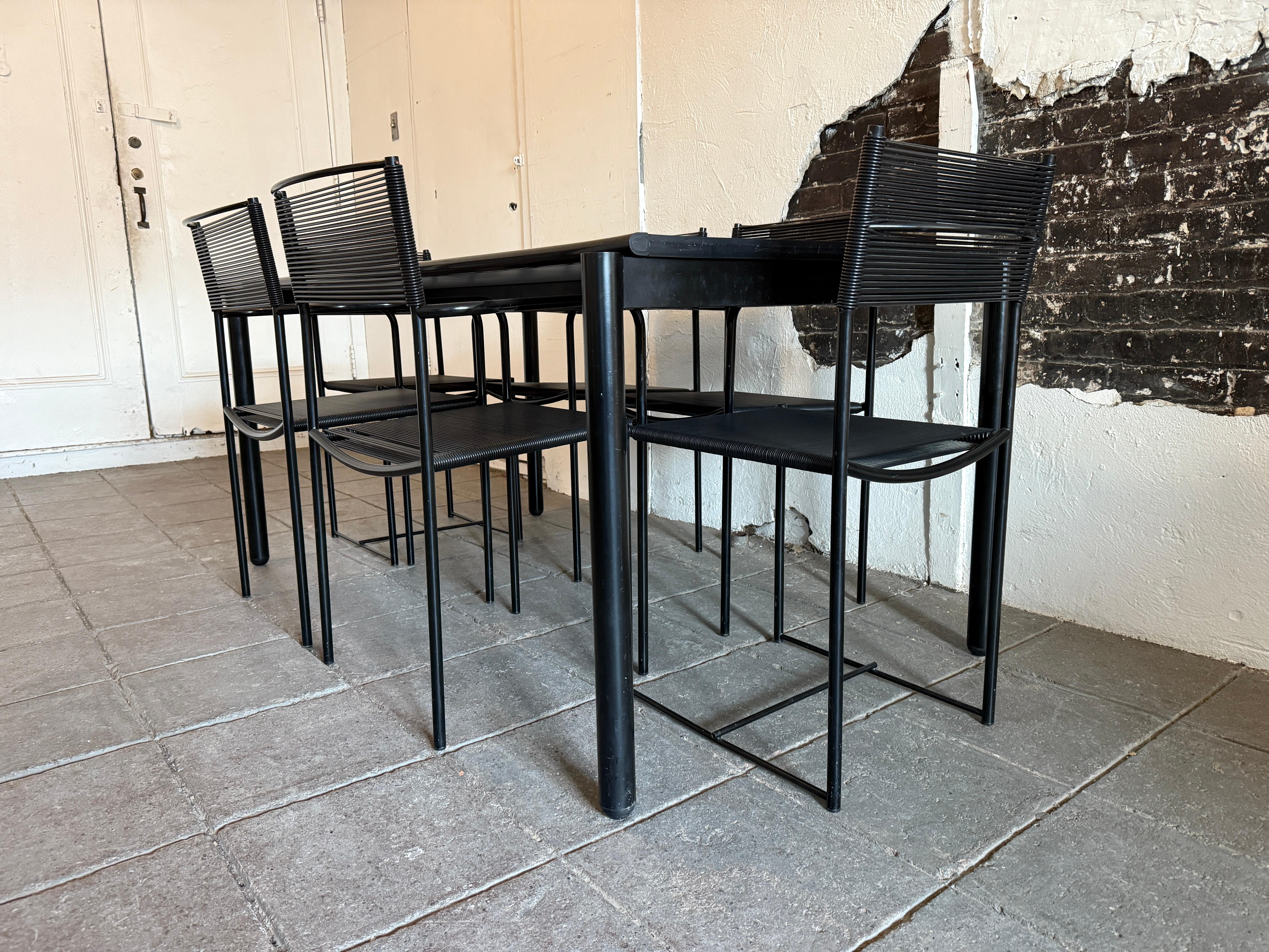 Post modern 6 Black Spaghetti Patio chairs & table set by Giandomenico Belotti For Sale 3