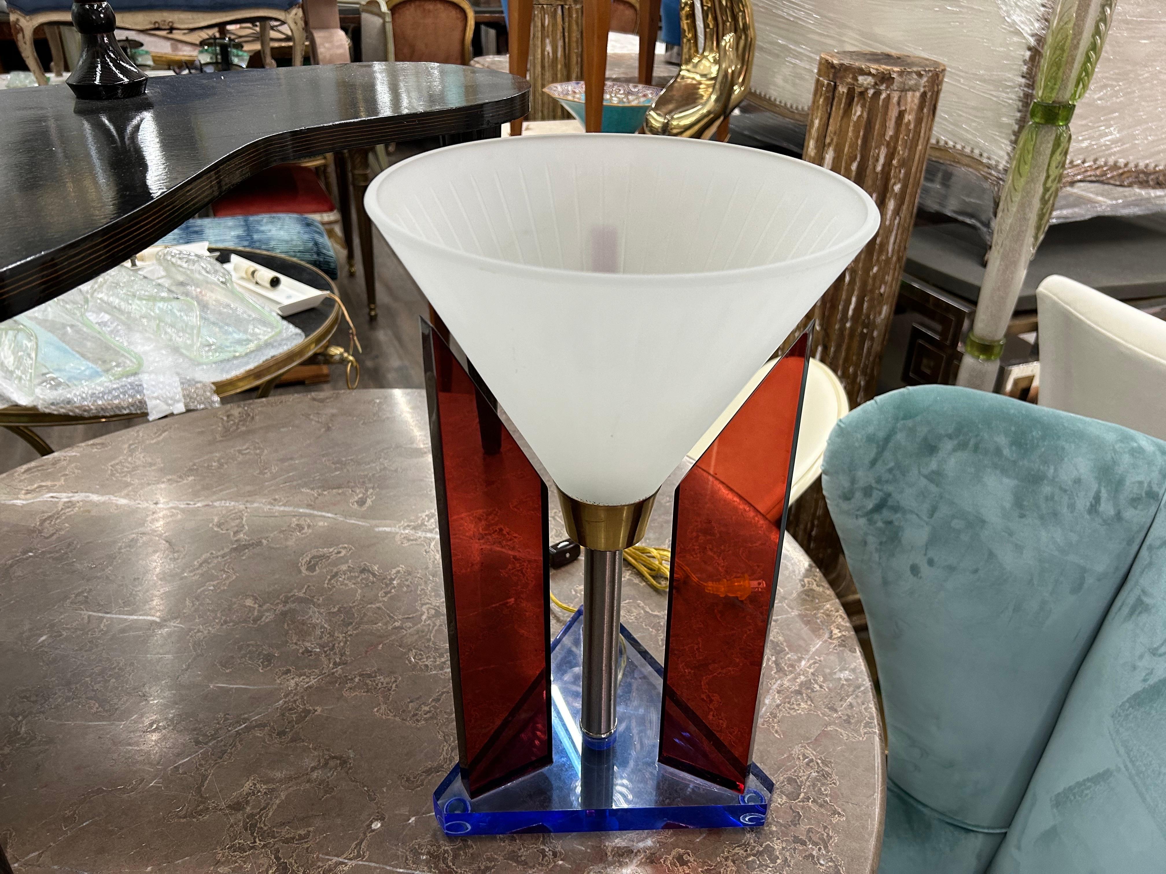 Postmoderne Lampe aus Acryl und Glas (Unbekannt) im Angebot