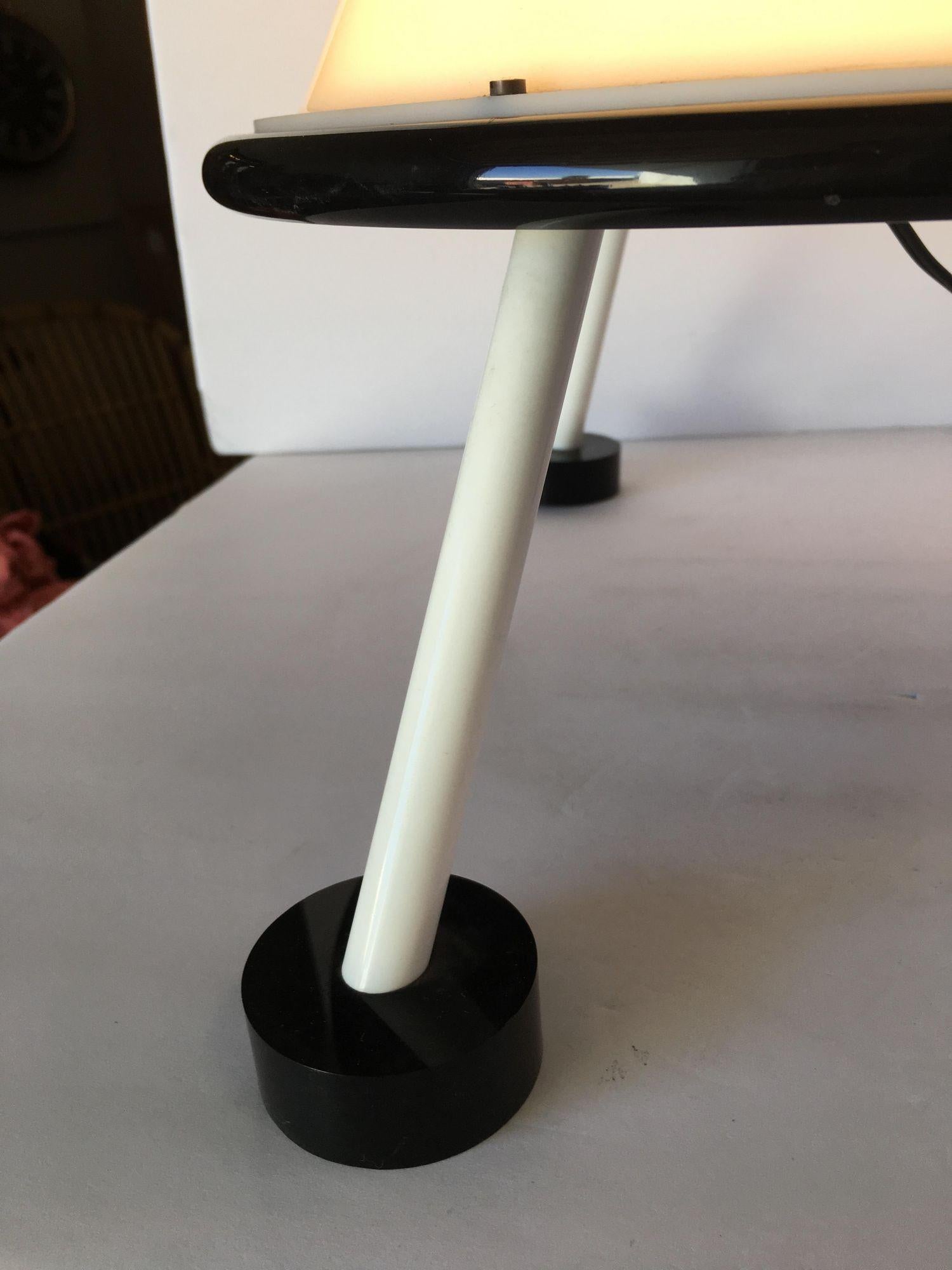 Post Modern Acrylic Geometric Cone Table Lamp In Excellent Condition For Sale In Van Nuys, CA