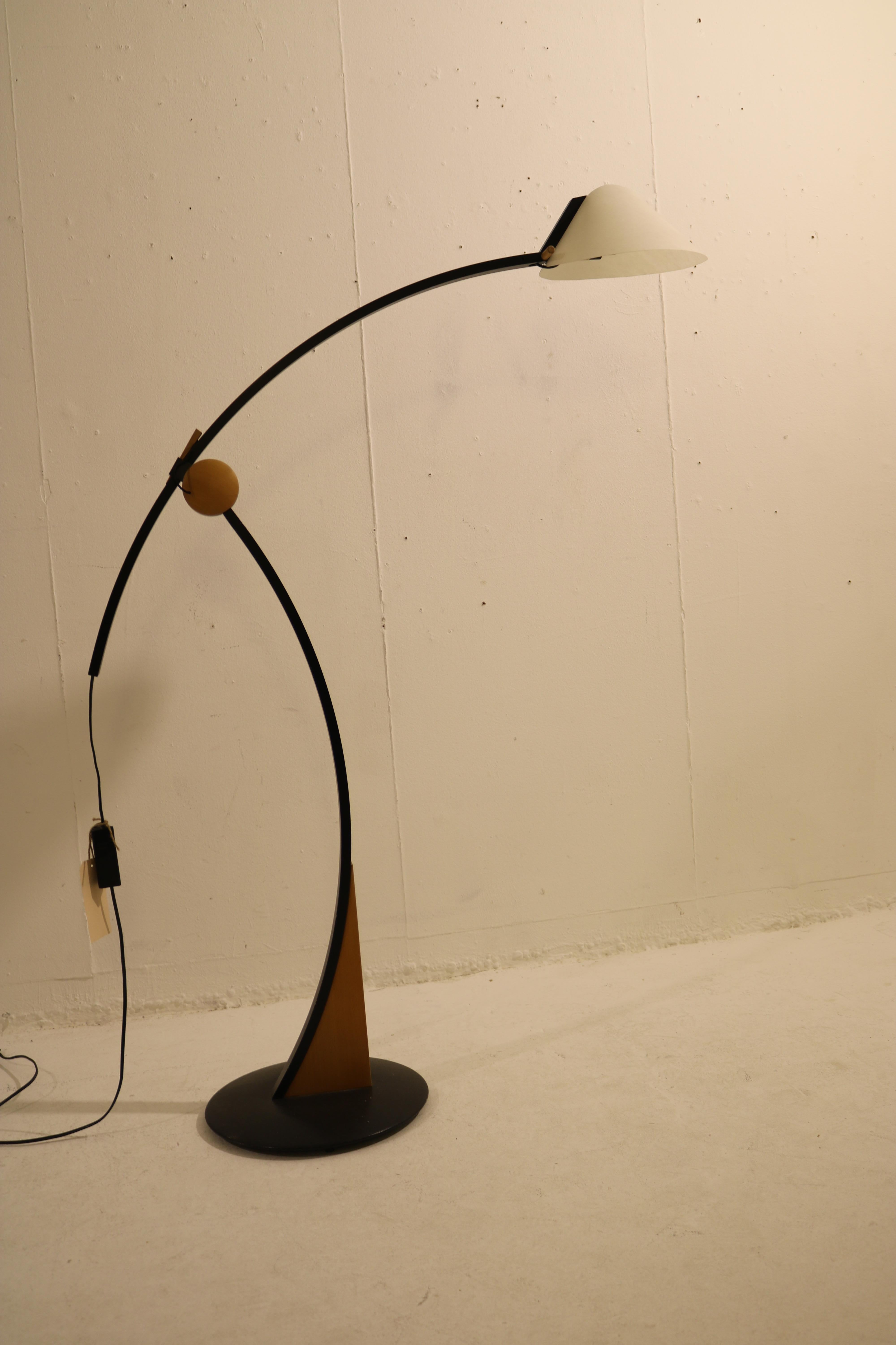 Post modern adjustable floorlamp by Mario Vivaldi for Domus, model Pollo In Good Condition For Sale In Brussels , BE