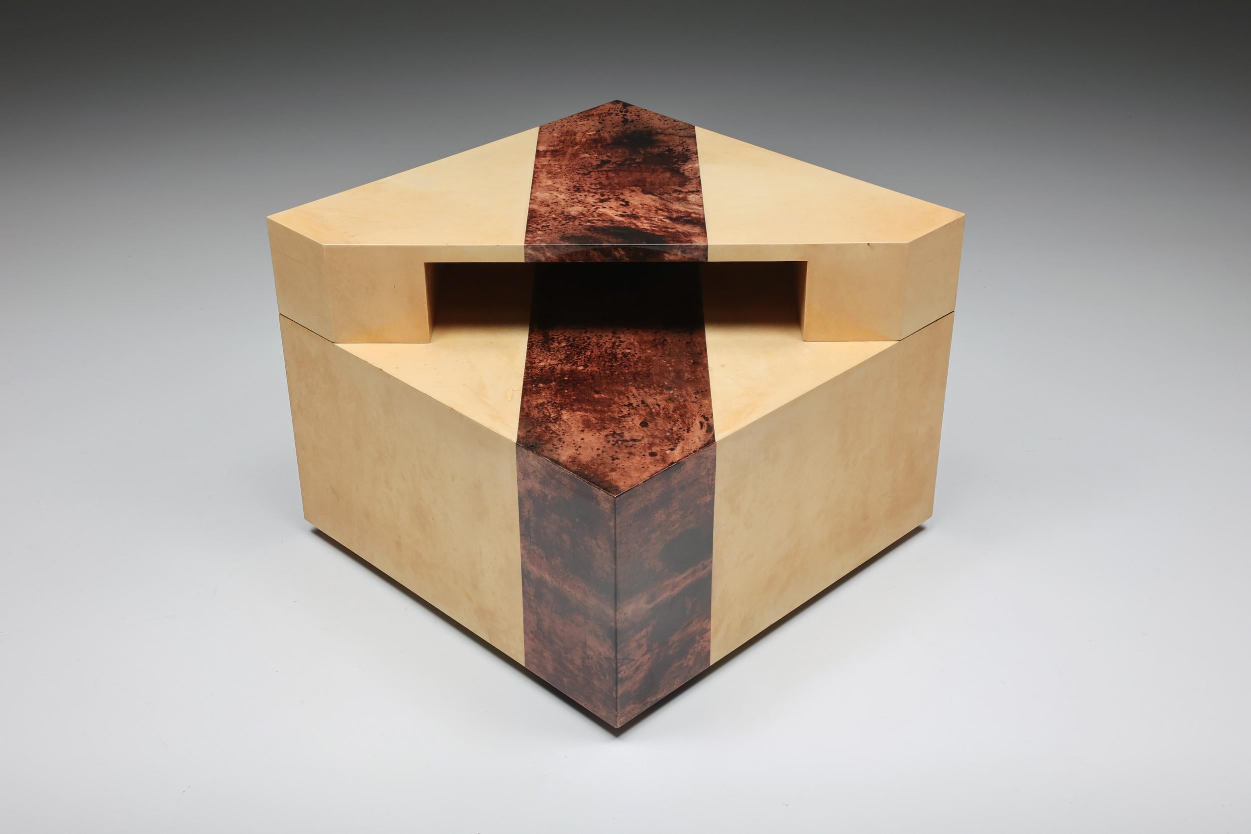 Postmoderner Aldo Tura Konsolen-Eckschrank-Beistelltisch, Italien, 1970er Jahre (Holz) im Angebot