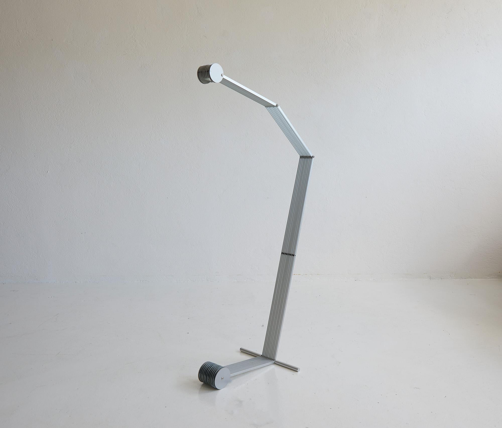 Postmoderne Lampadaire ajustable post-moderne en aluminium par Bernhard Bartels Allemagne 1990 en vente