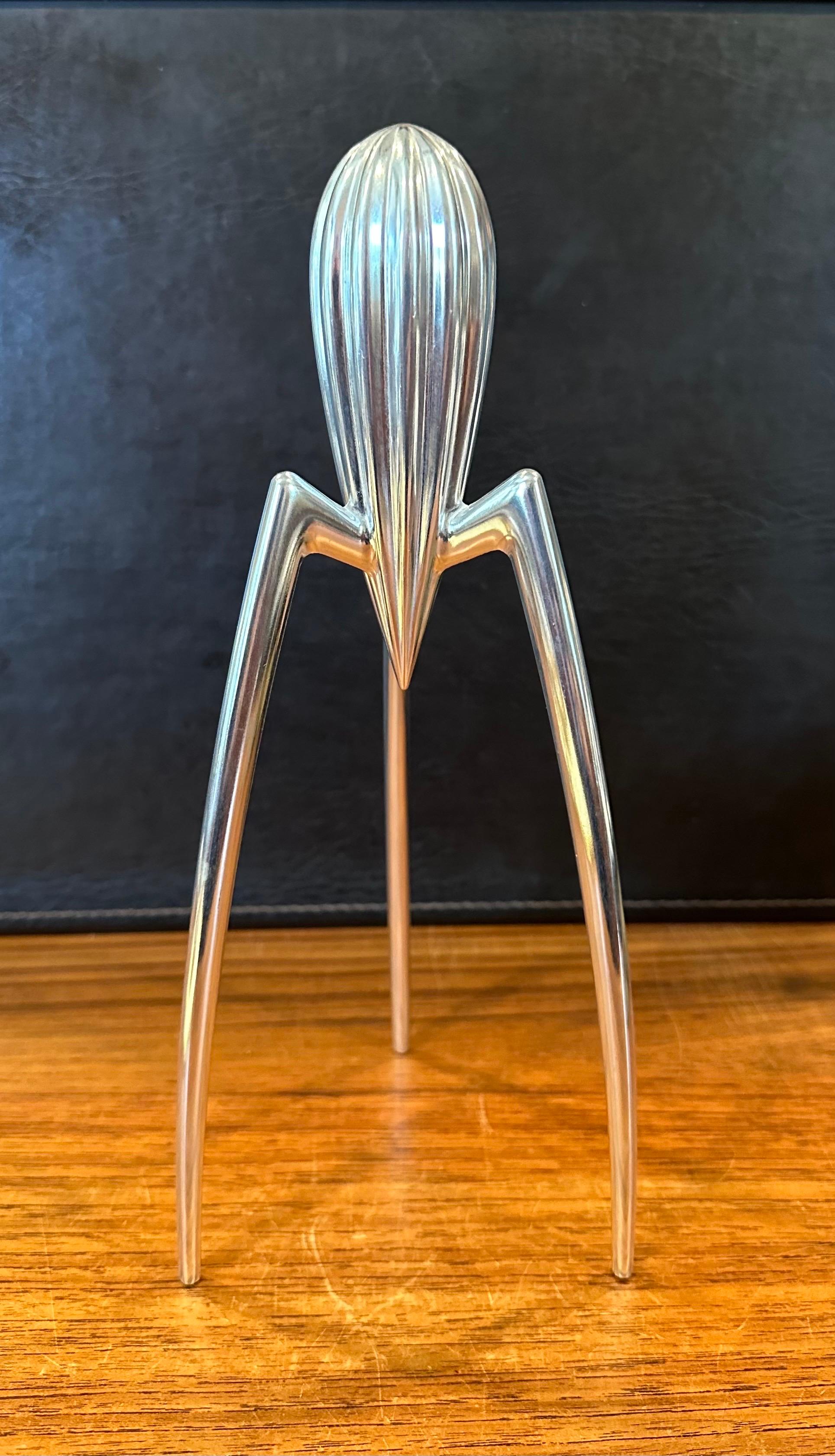 Postmoderner Zitronengabel aus Aluminium mit Schachtel aus Aluminium von Philippe Starck für Alessi (20. Jahrhundert) im Angebot