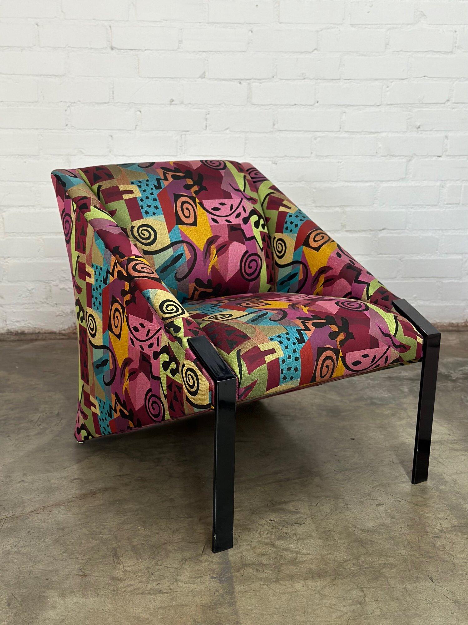 27.5 D30 H31 SW23 SD21 SH18 AH20

Angular post modern lounge chair in colorful original fabric. Lounge chairs feature a great body shape with two built in angled legs with a thick original coating over the black surface. Chairs are both structurally