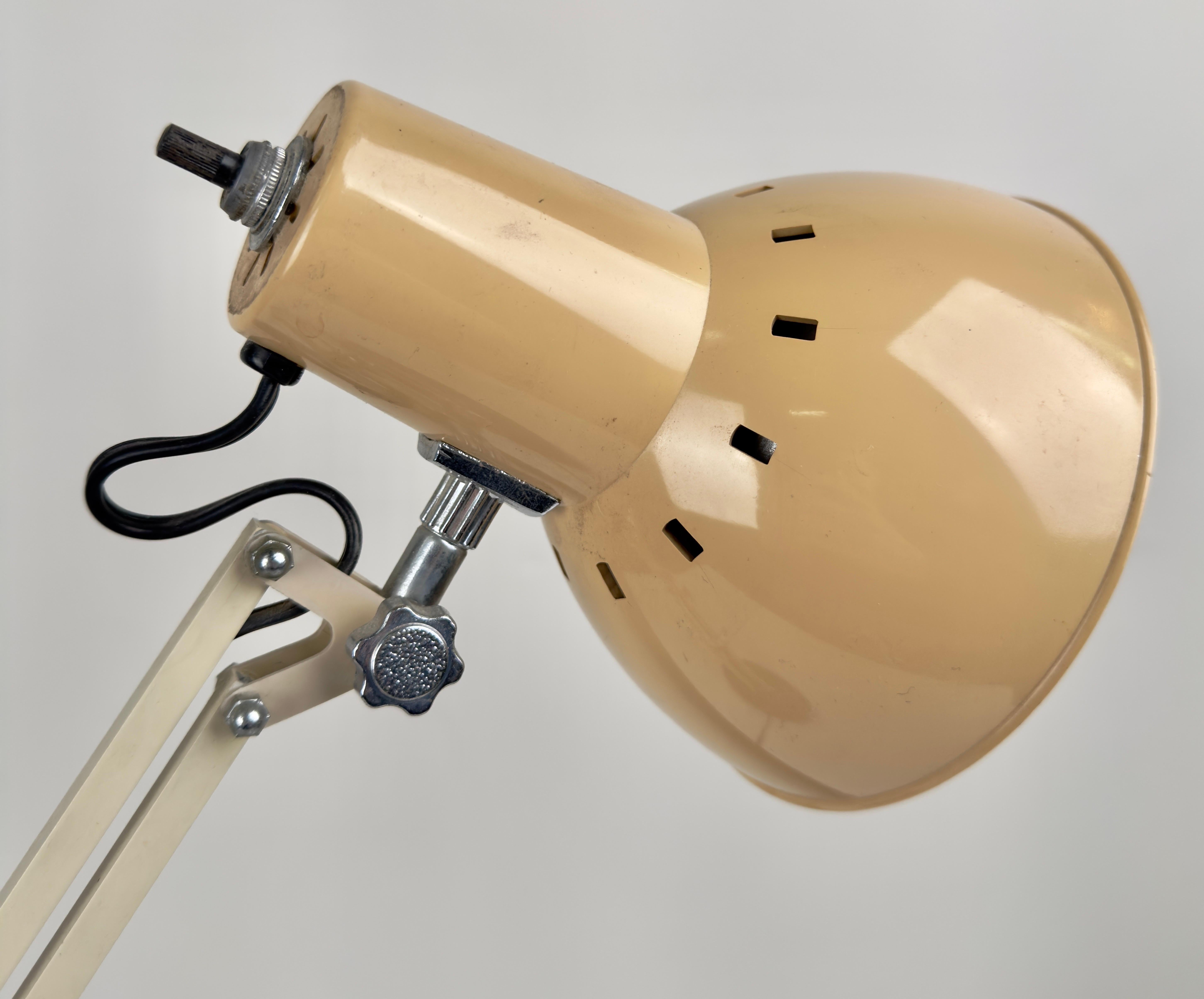 Métal Lampe de bureau d'architectes post-modernes en brun clair par Electrix, Inc en vente