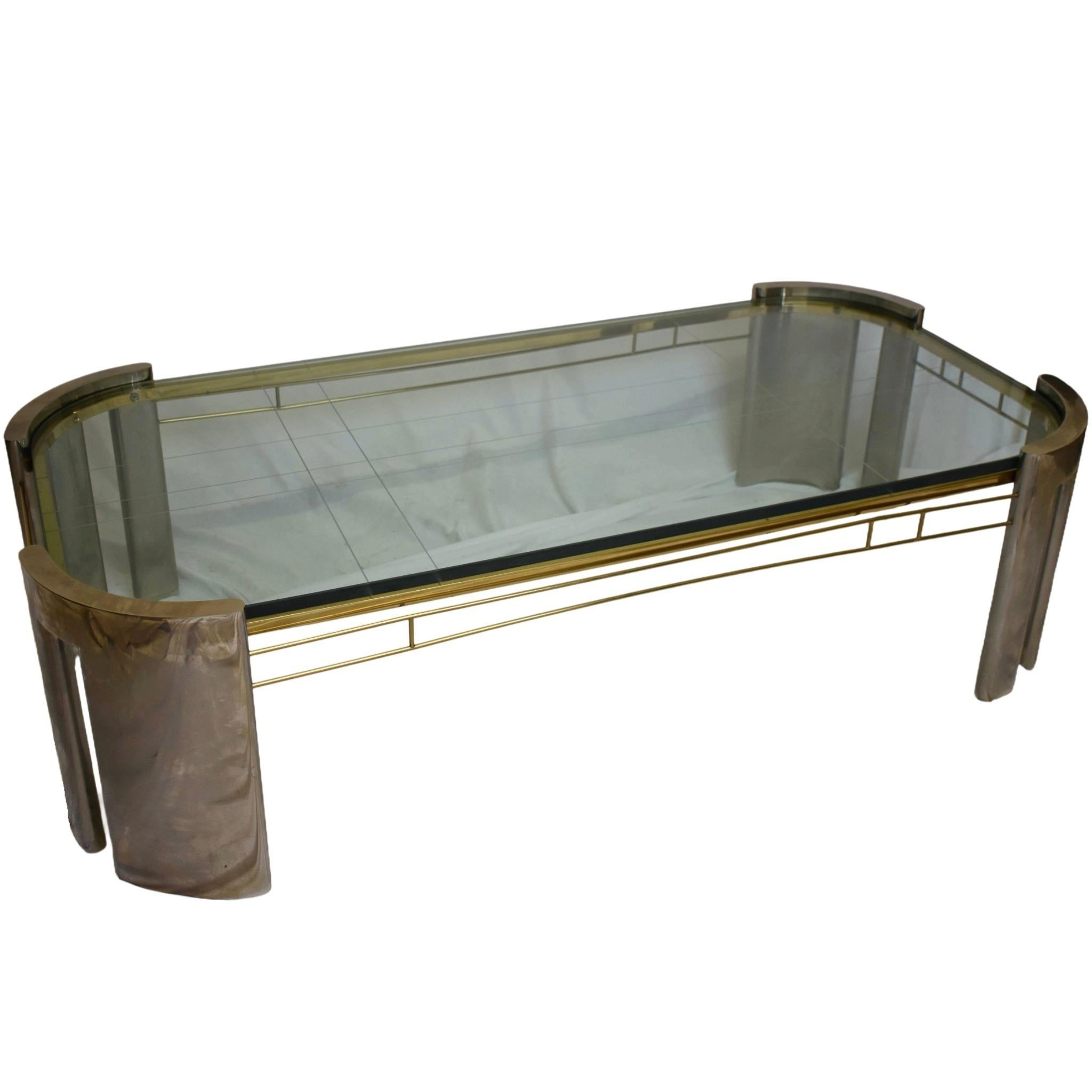 Buriné Table basse post-moderne d'inspiration art déco en chrome, laiton et verre par Lorin Marsh en vente