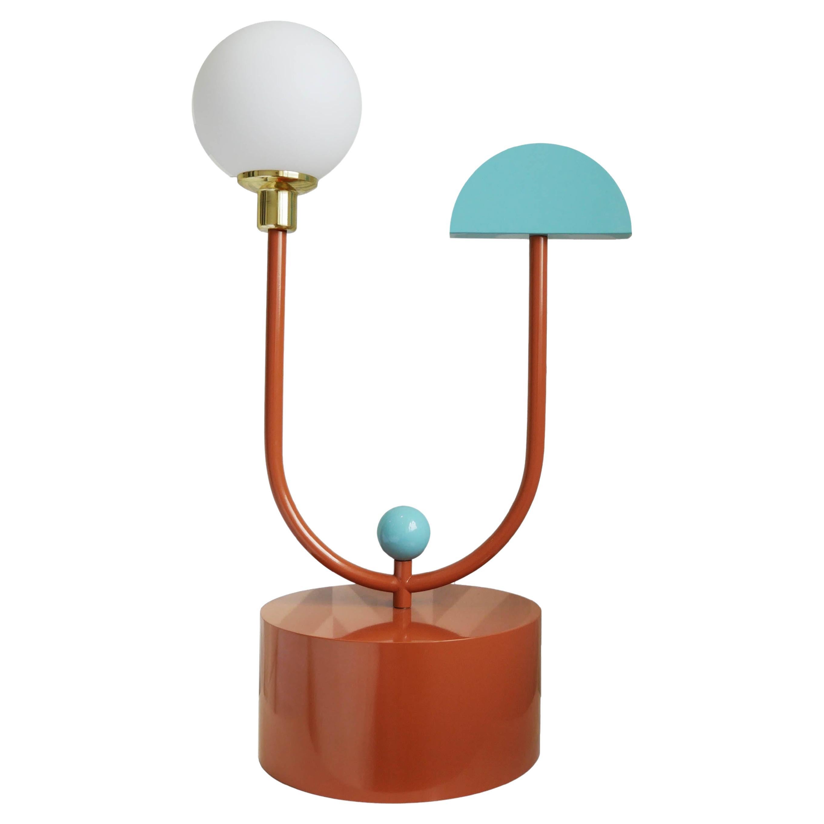 Postmoderne Art-Déco-Raum-Tischlampe aus orangefarbenem und blauem Metall von Sergio Prieto
