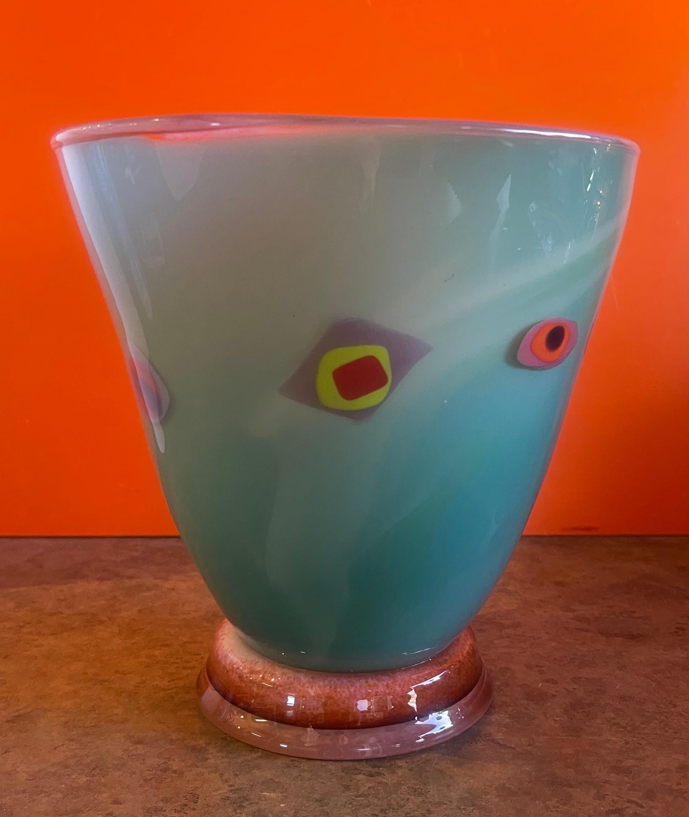Gorgeous post-modern art glass vase by Jon Oakes, circa 1980s. This vase is in very good vintage condition with no chips or cracks and measures 8.25