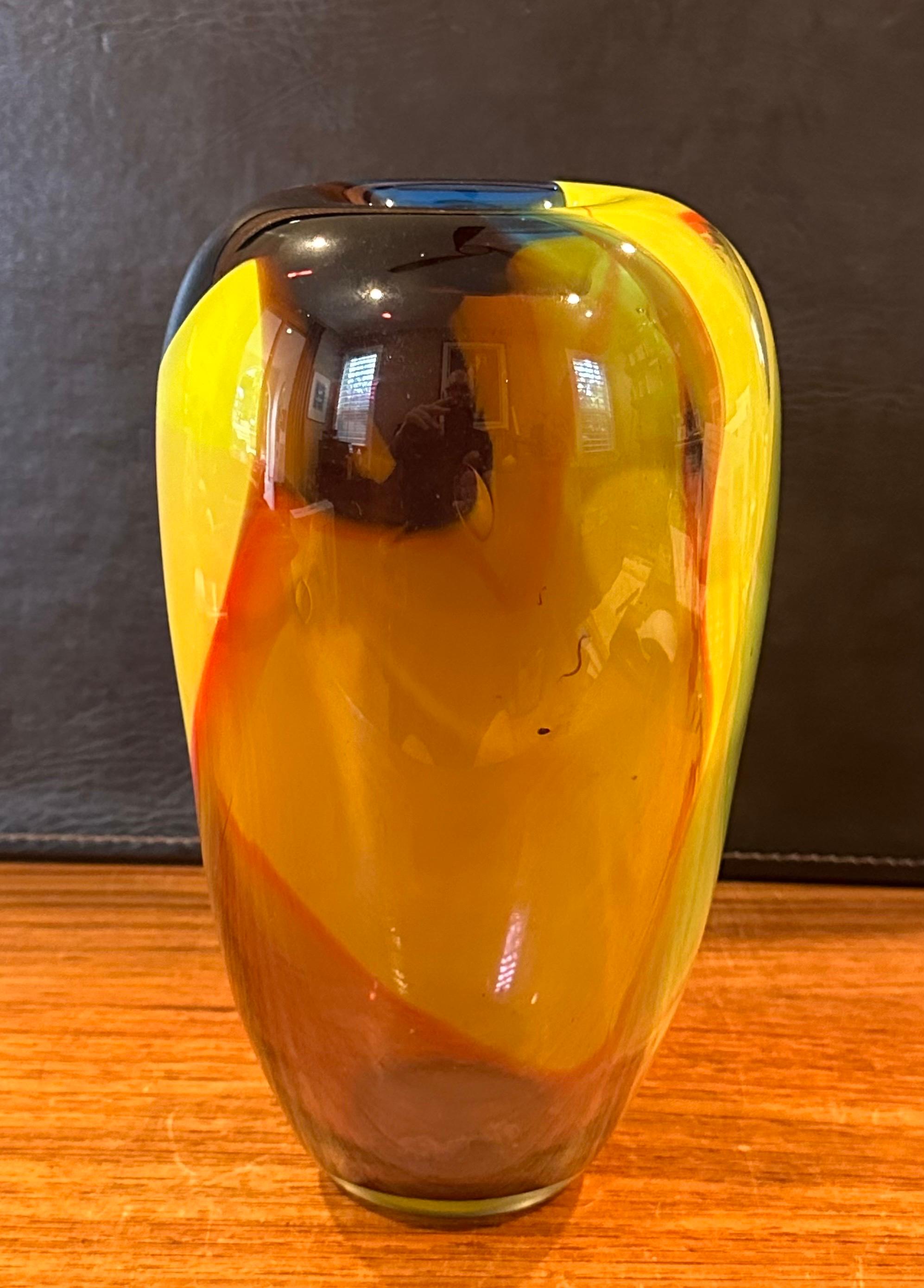 Vetro artistico Vaso in vetro artistico postmoderno di Leon Applebaum in vendita