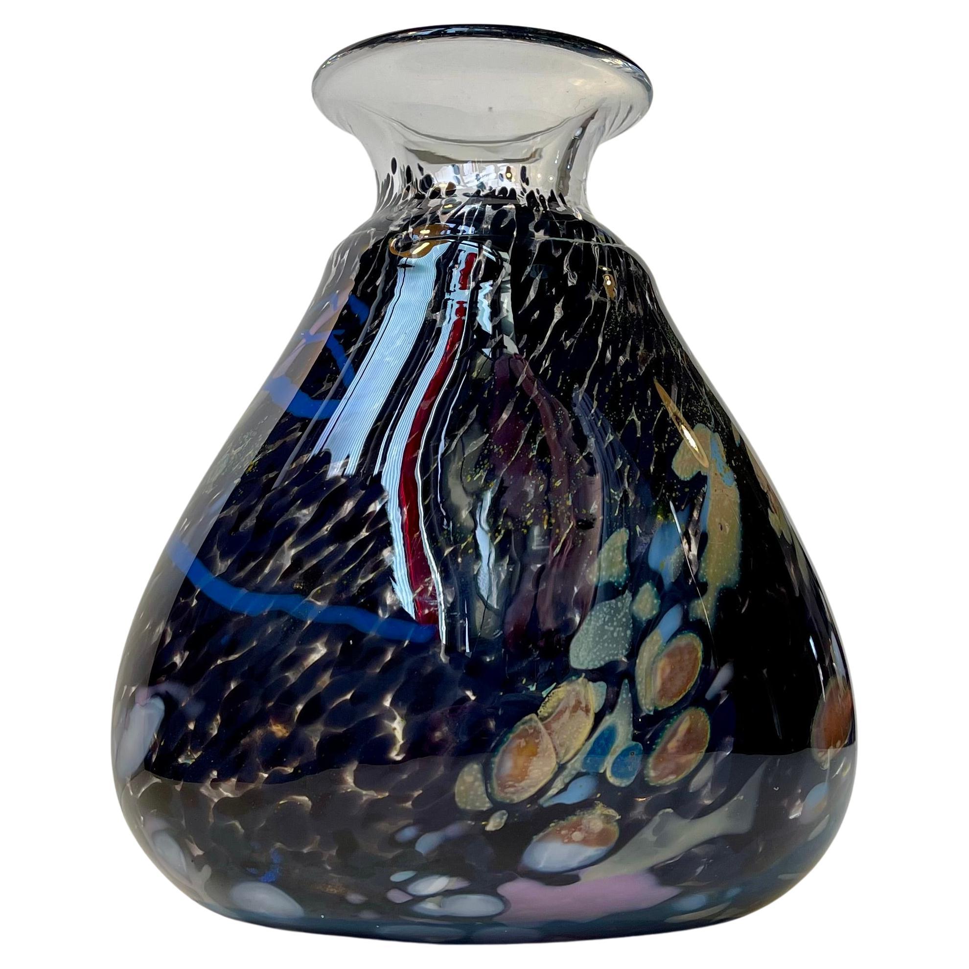 Vaso in vetro artistico postmoderno di Odd Ingar Karlengen per Hallingglass Norway