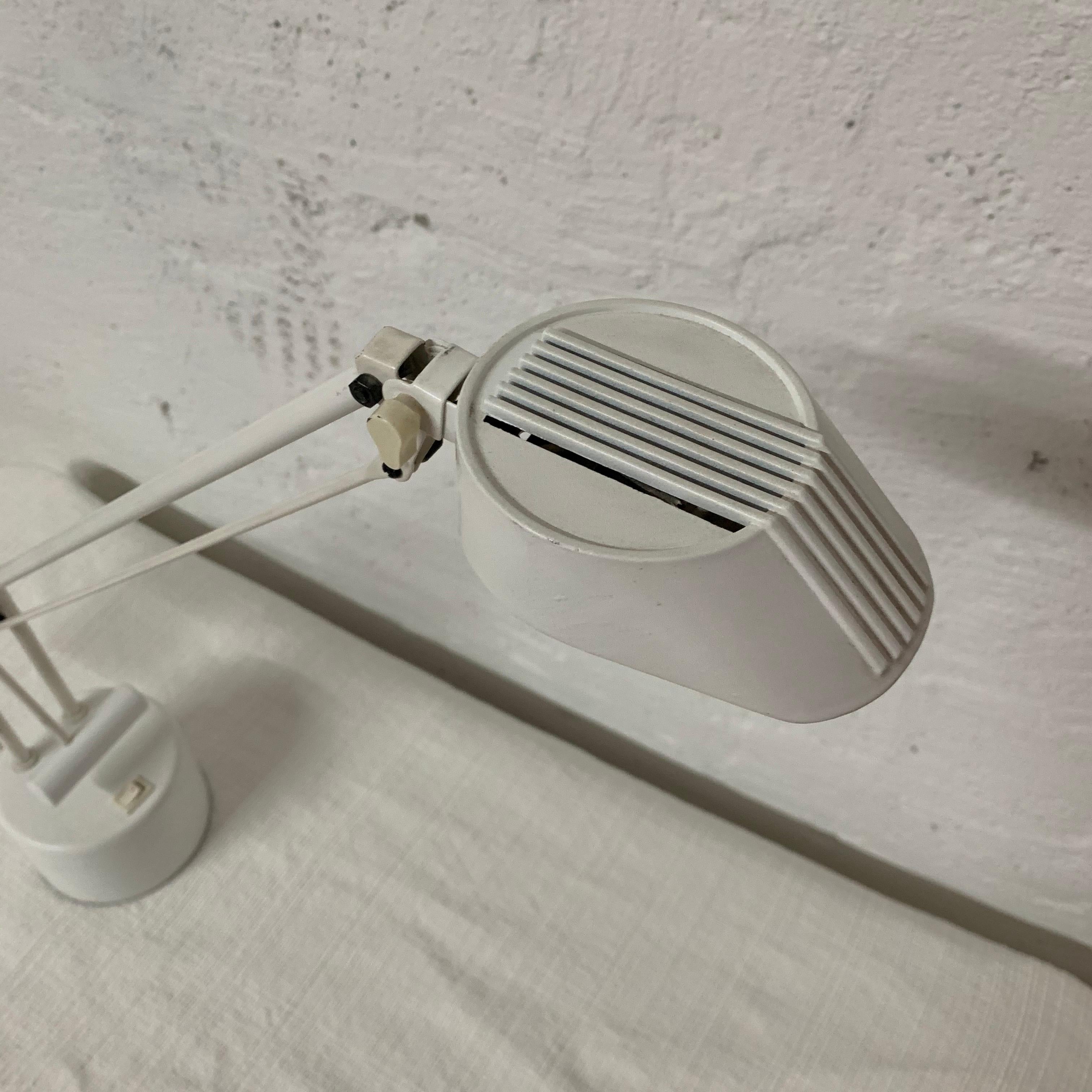 articulating desk lamp
