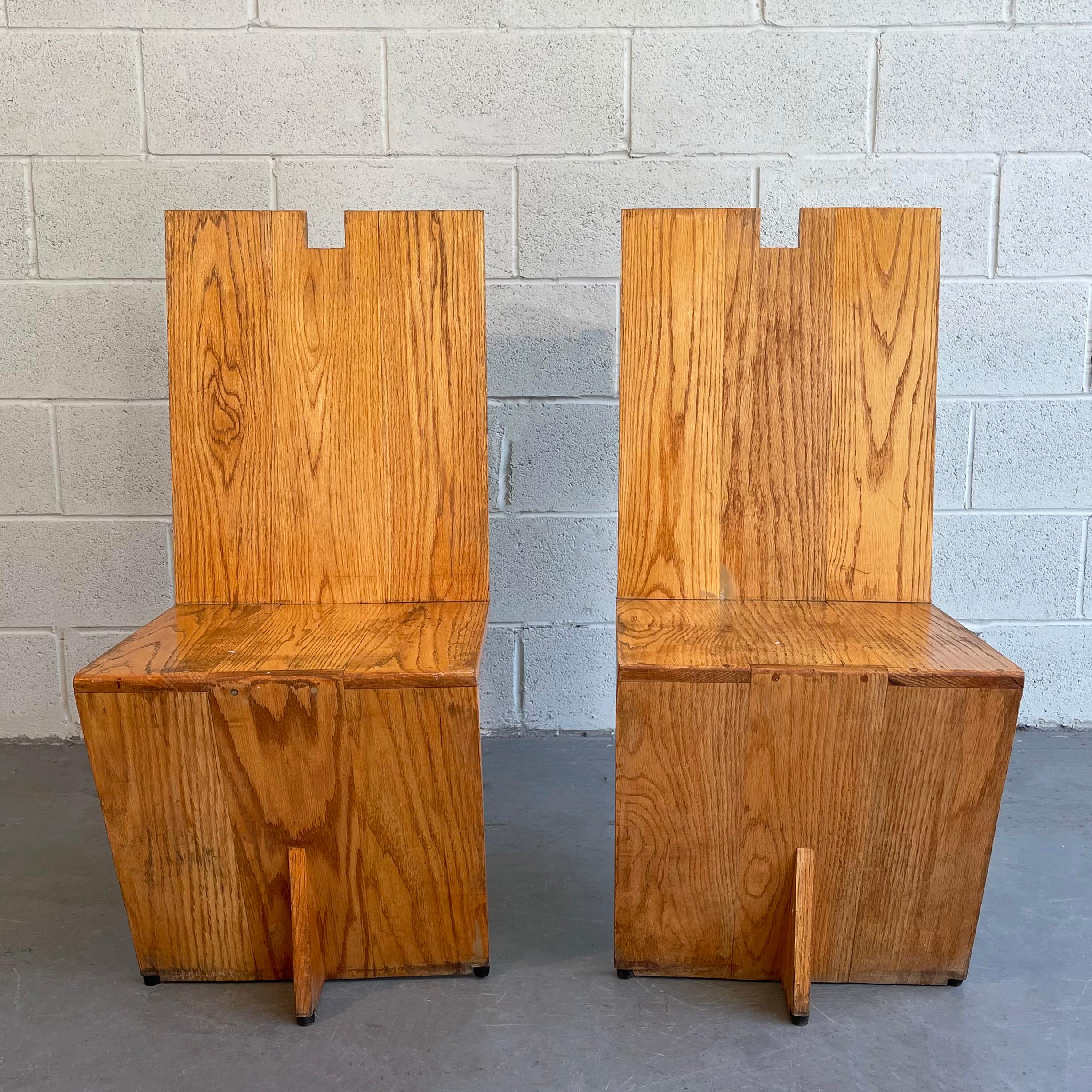Postmoderne, handwerklich gefertigte, kantige Stühle aus Eiche und Stahl im Zustand „Gut“ im Angebot in Brooklyn, NY