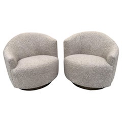 Post Modern Asymmetrical Barrel Back Swivel Chairs Neu gepolstert - Pair