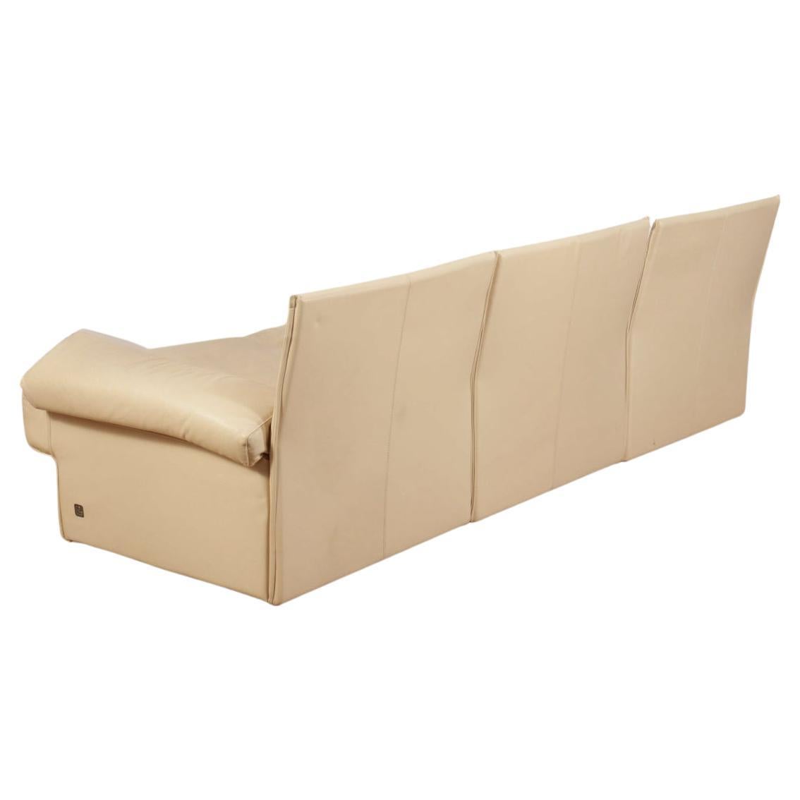 Italian Post modern beautiful beige leather 3 seat sofa by Busnelli For Sale