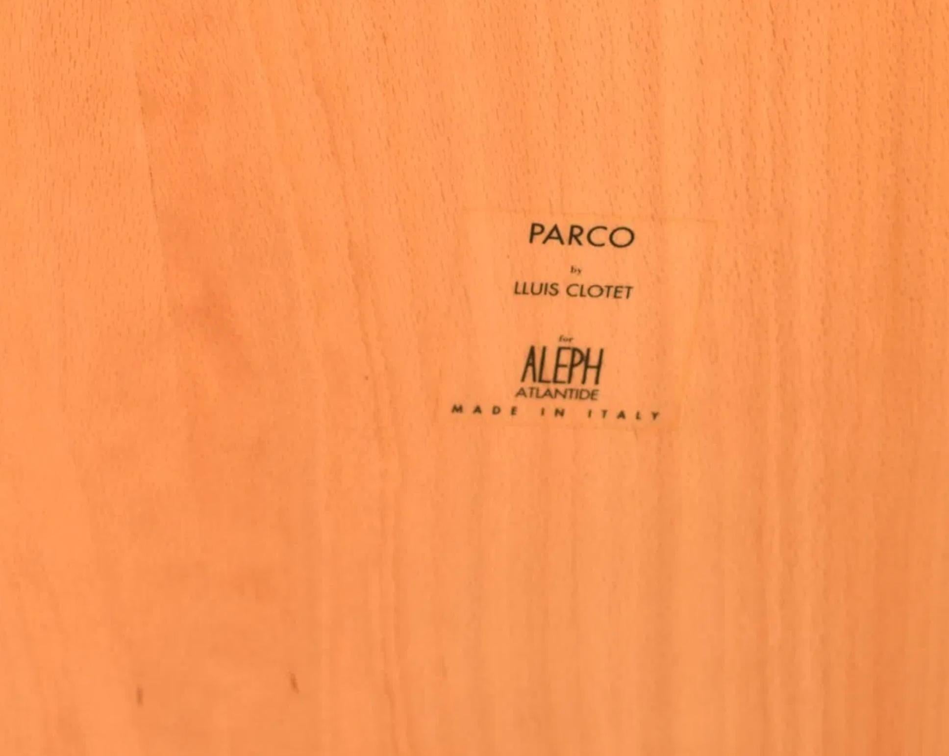 Woodwork Post modern beech round dining Table with tapered legs by Lluis Clotet For Sale