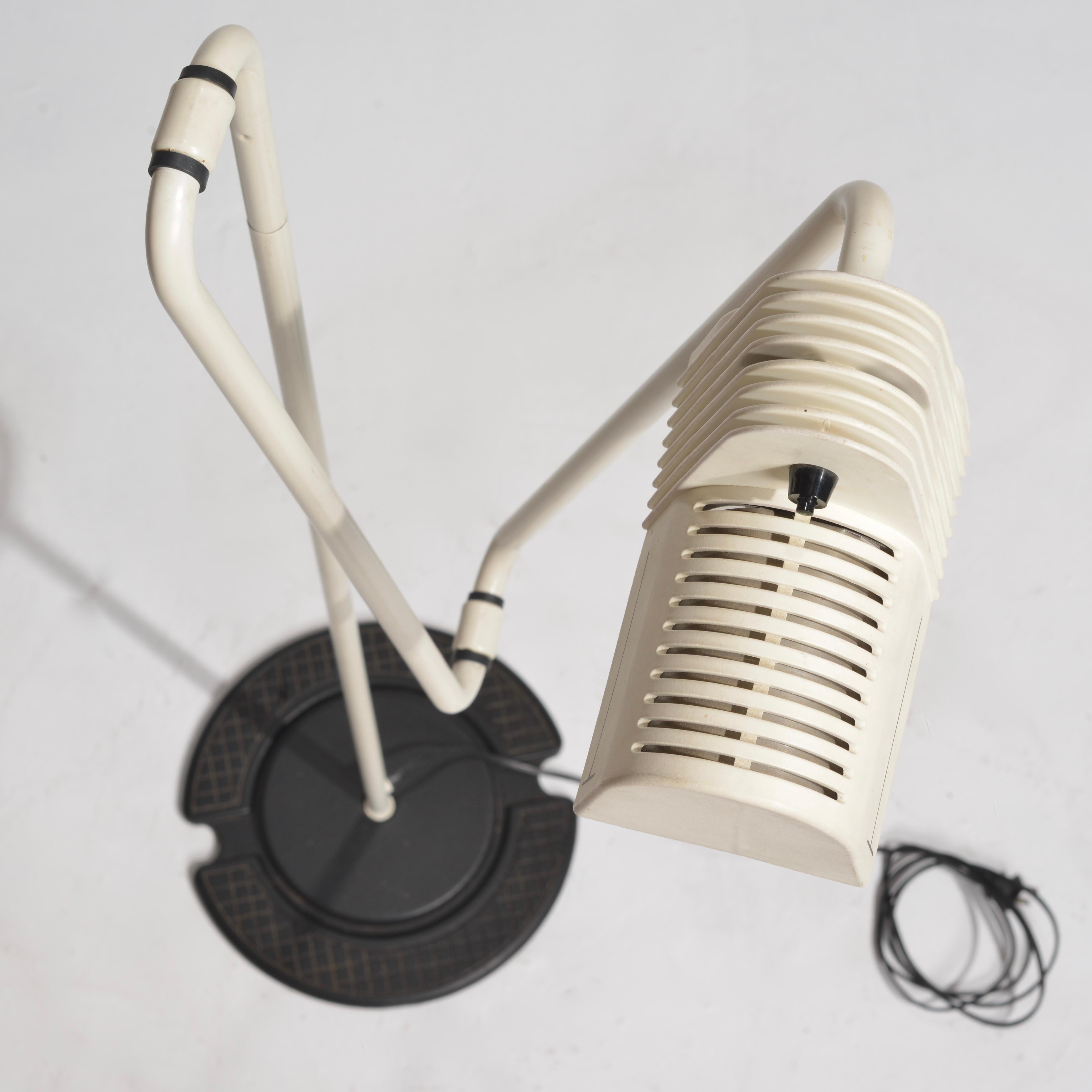 Lampada da terra curvabile postmoderna di Hannes Wettstein per Belux, Spagna in vendita 2